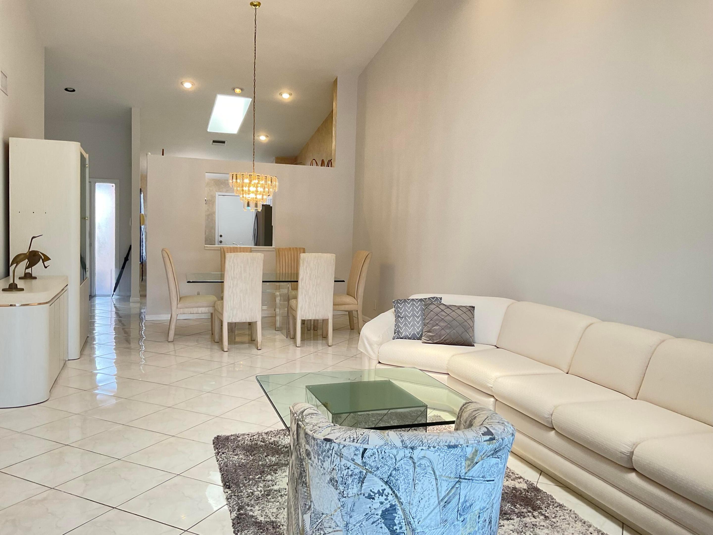 5574 Royal Lake Circle Property Photo 11