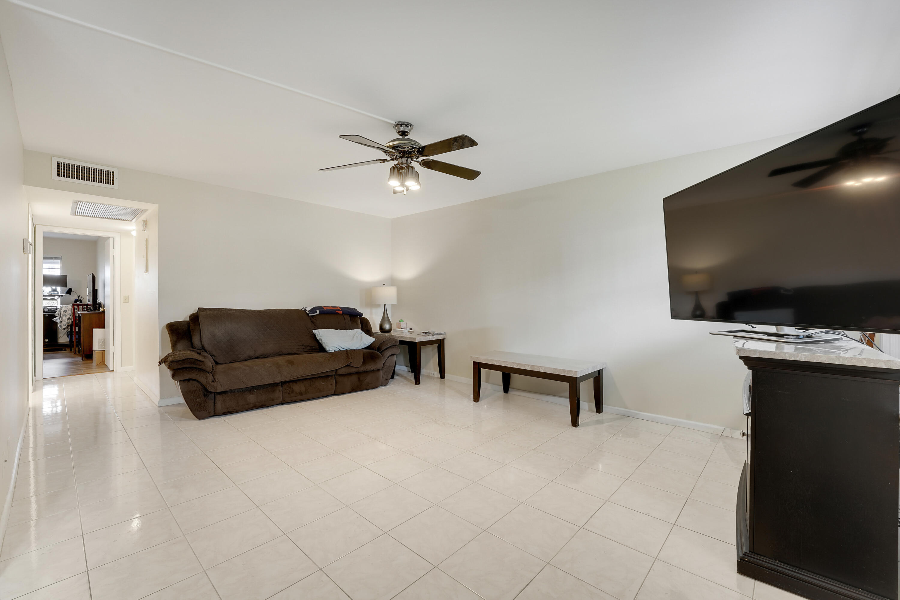 1011 Exeter Property Photo 1