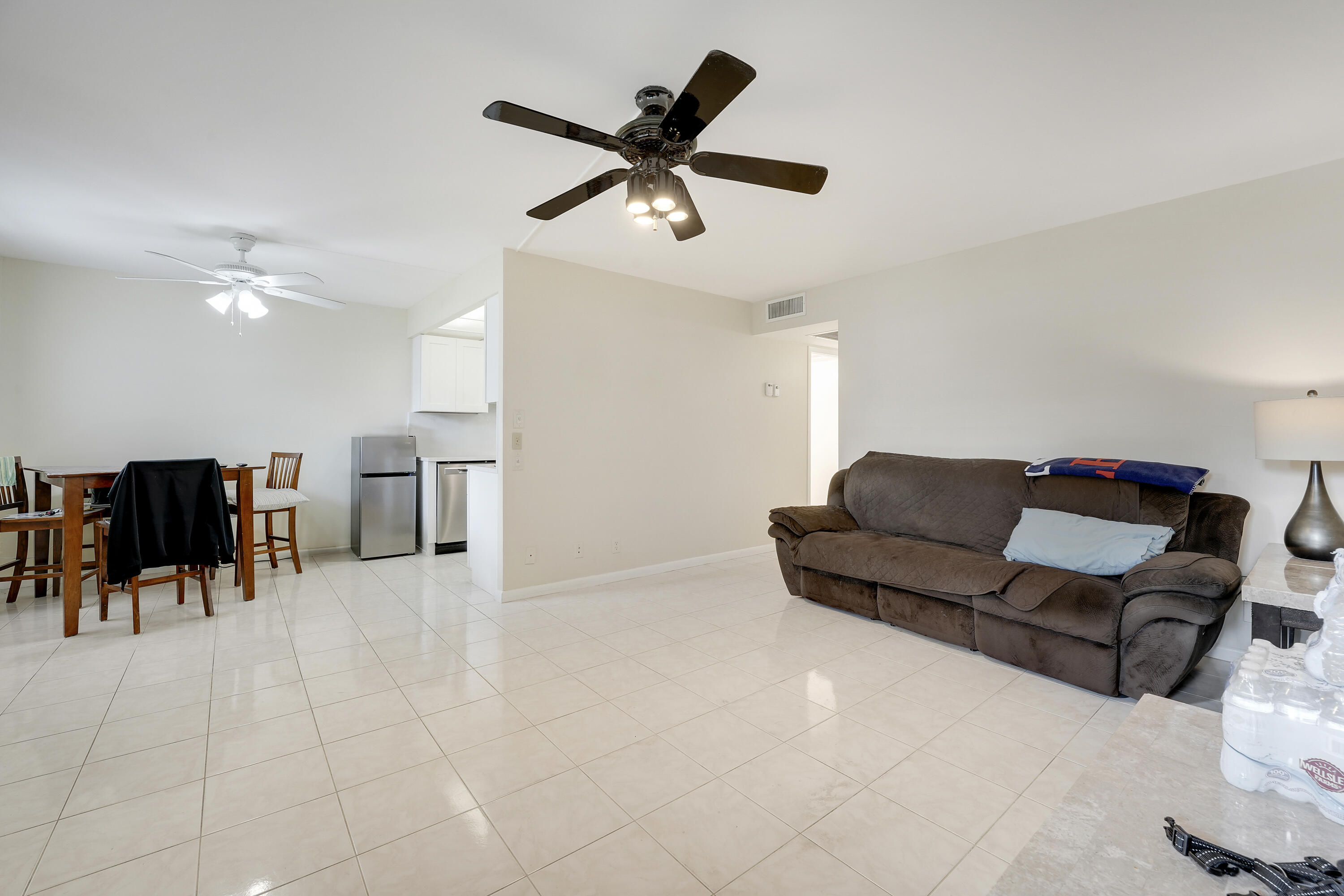 1011 Exeter Property Photo 3