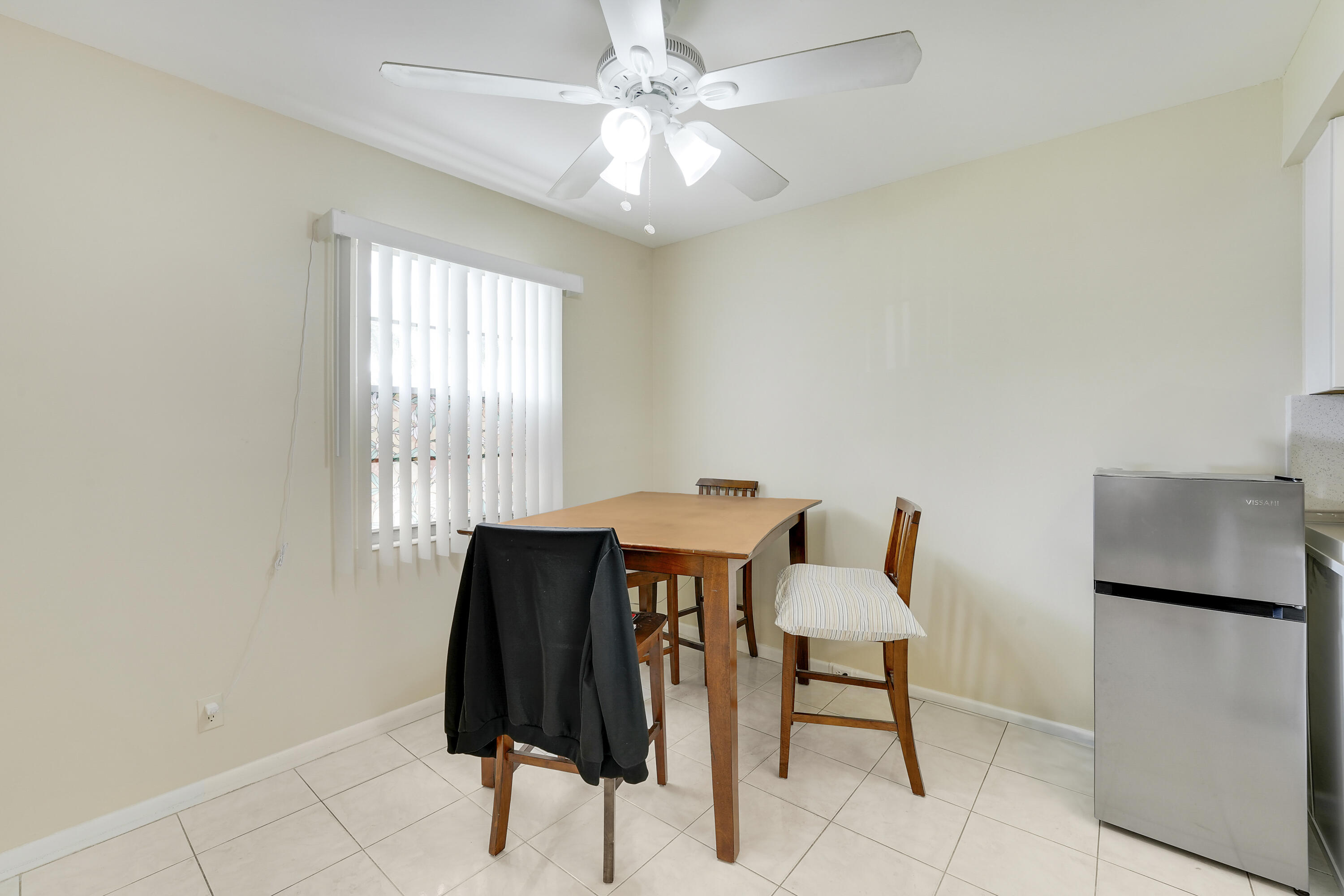 1011 Exeter Property Photo 4