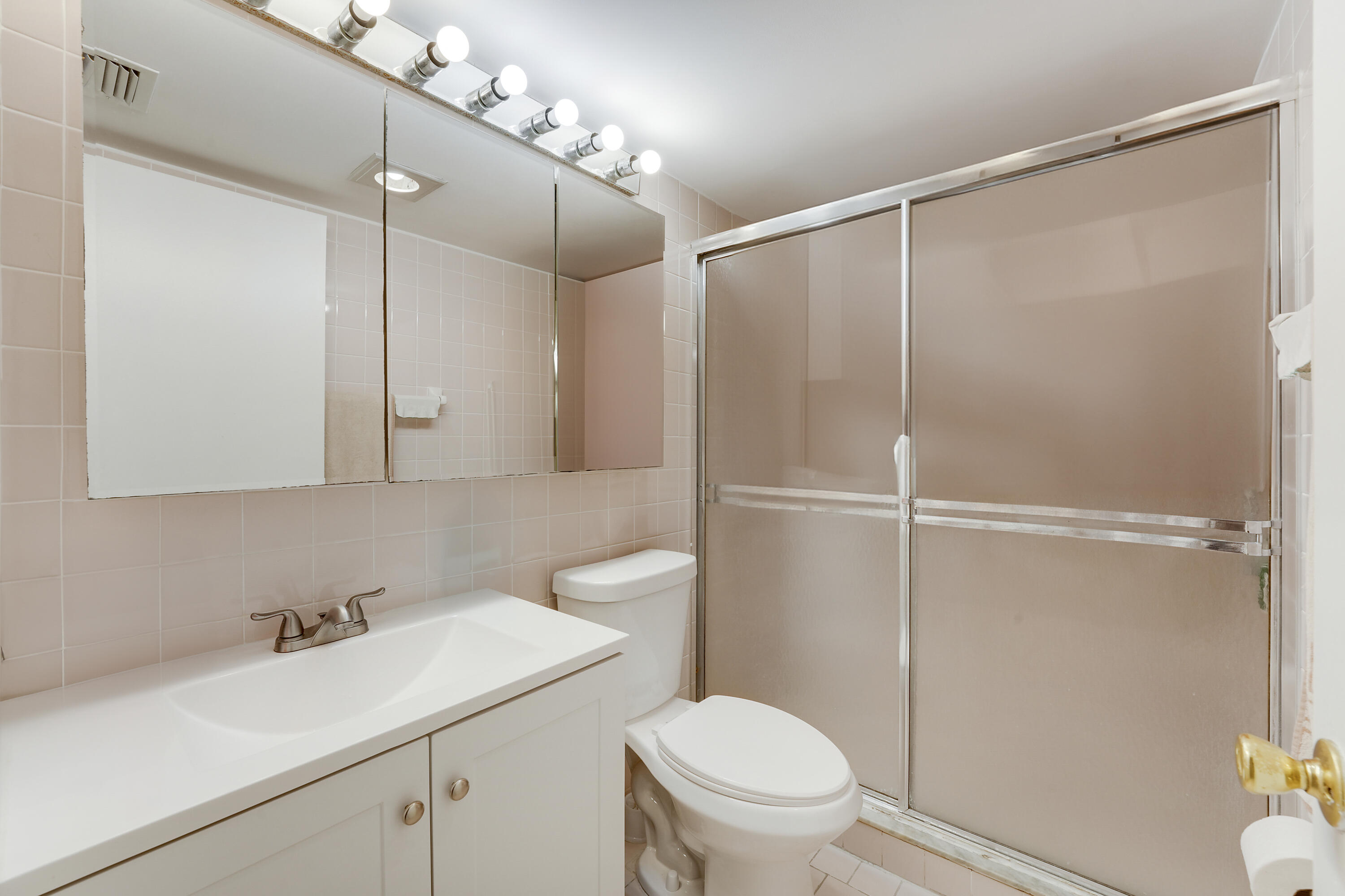 1011 Exeter Property Photo 8
