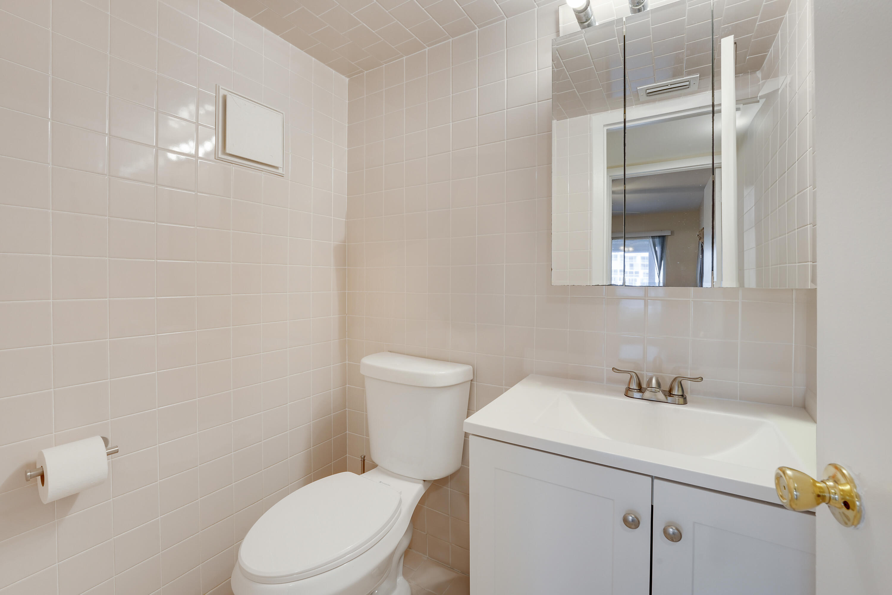 1011 Exeter Property Photo 11