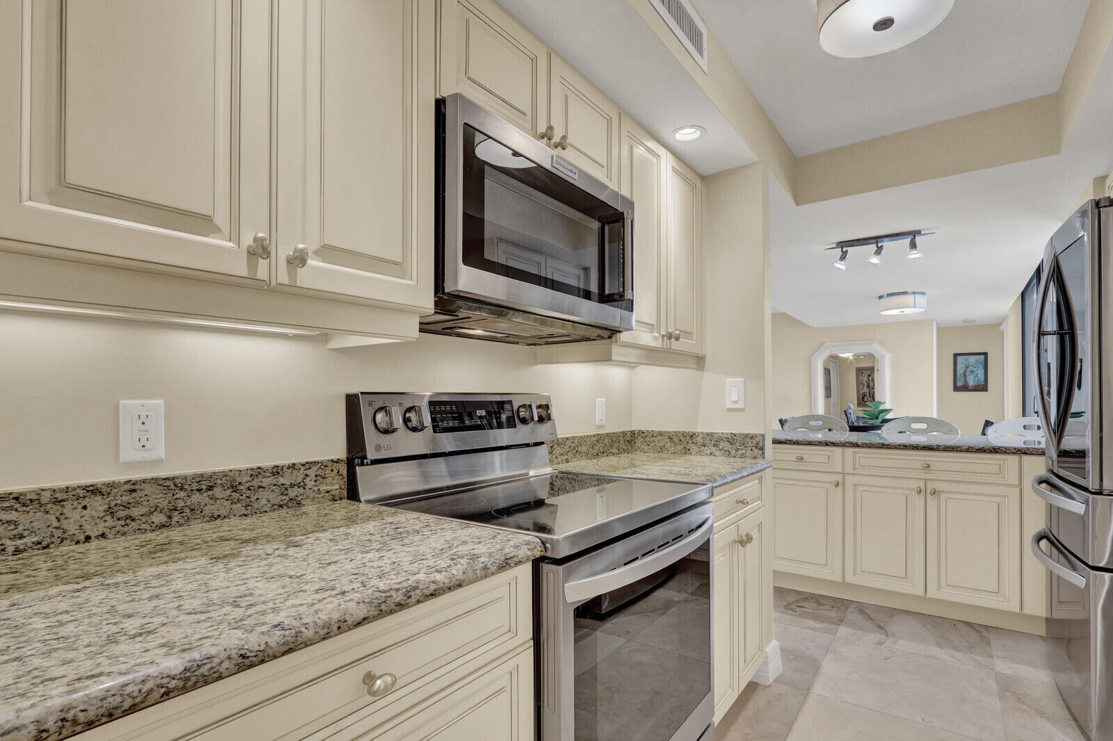 3000 N Ocean Drive 7h Property Photo 13