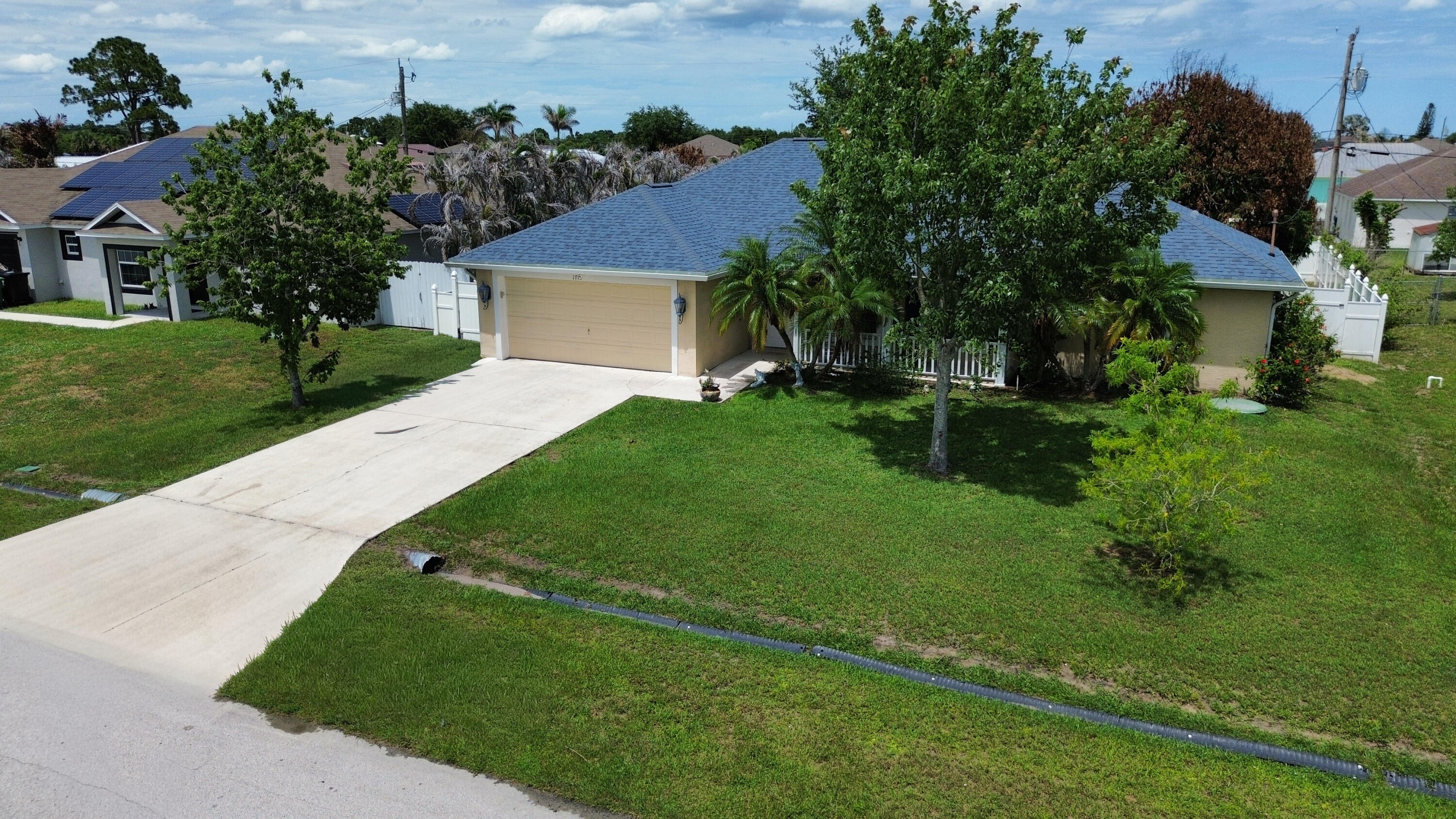 1773 Sw Finch Lane Property Photo 3