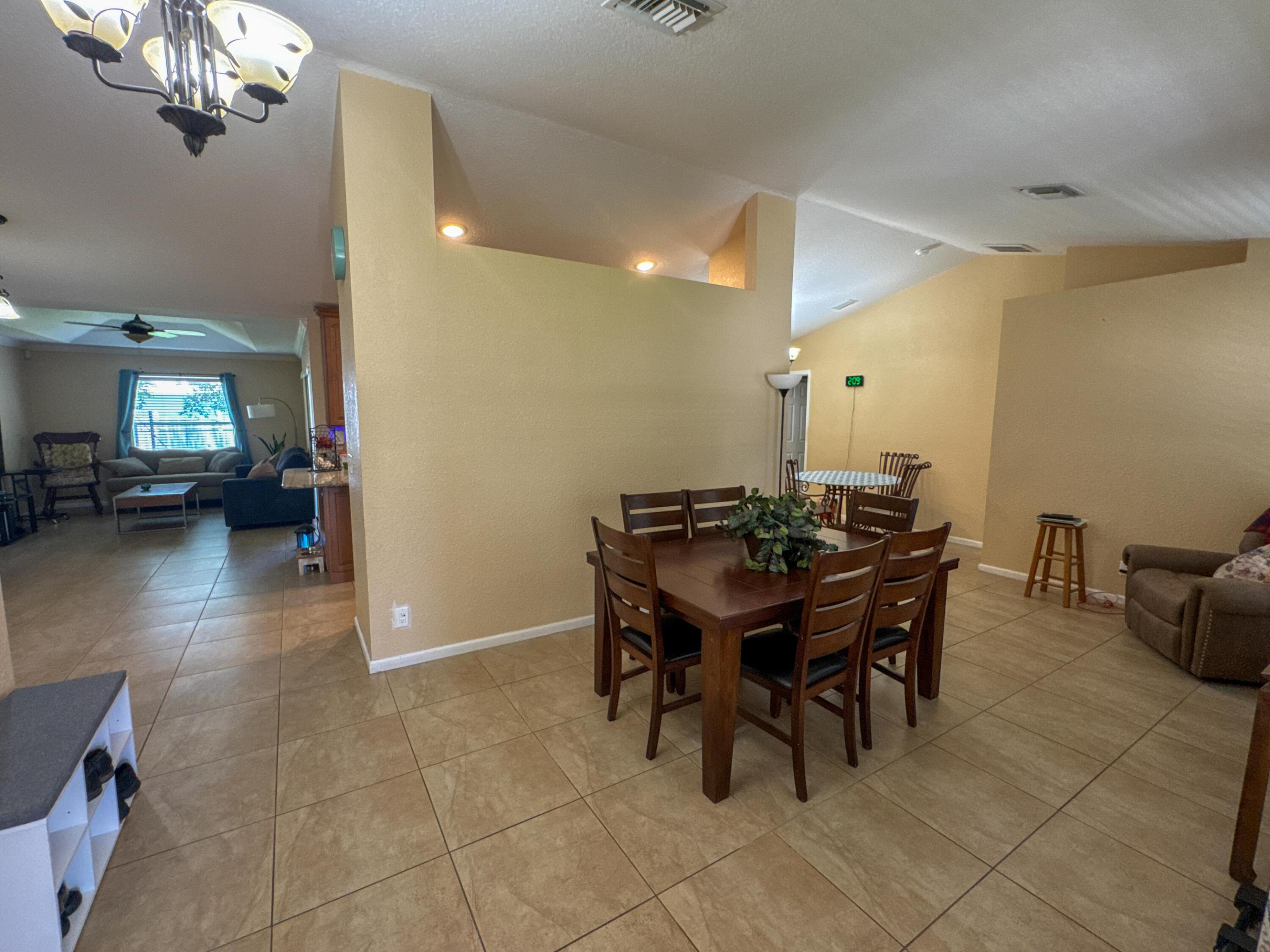 1773 Sw Finch Lane Property Photo 5
