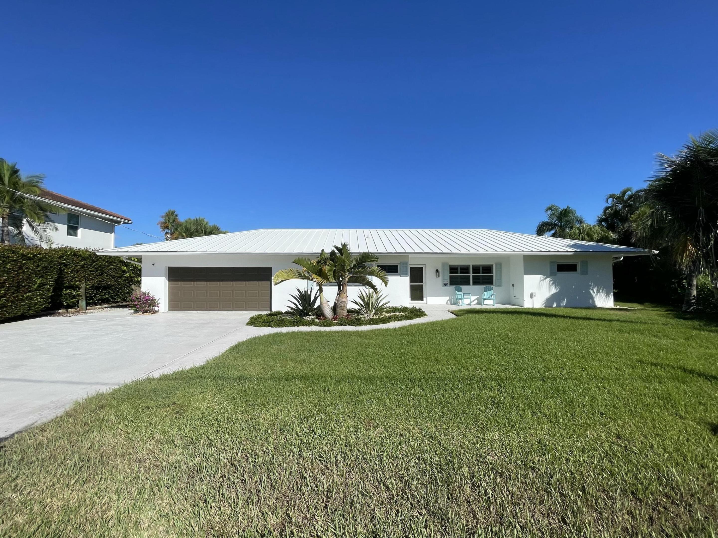 8585 Se Palm Street Property Photo 5