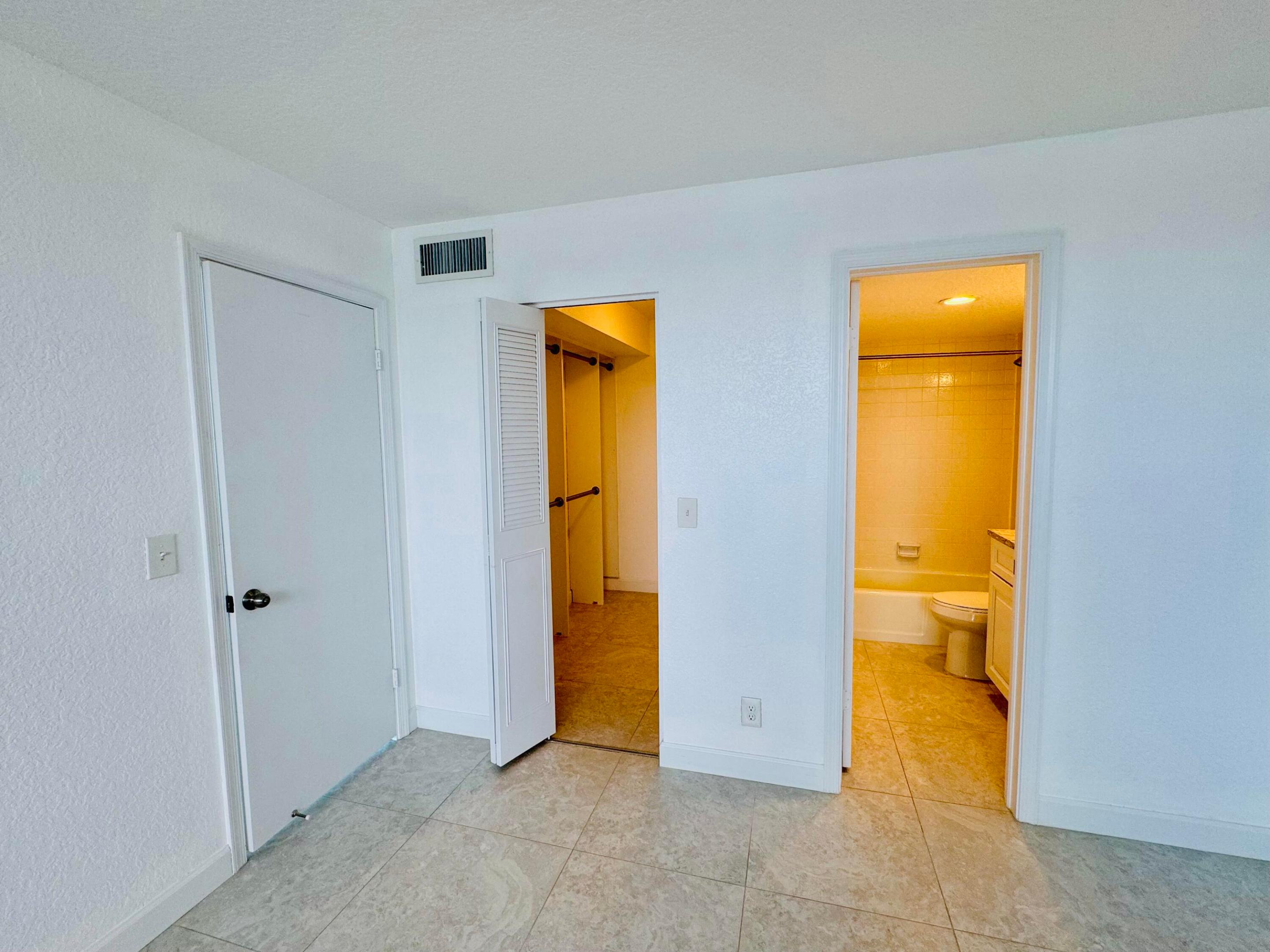 2016 S Federal Highway 404 Property Photo 19