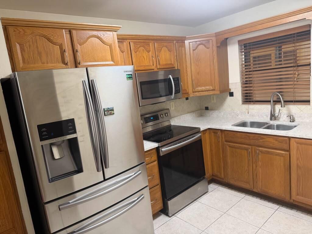 2977 Riverside Drive 202 Property Photo 9