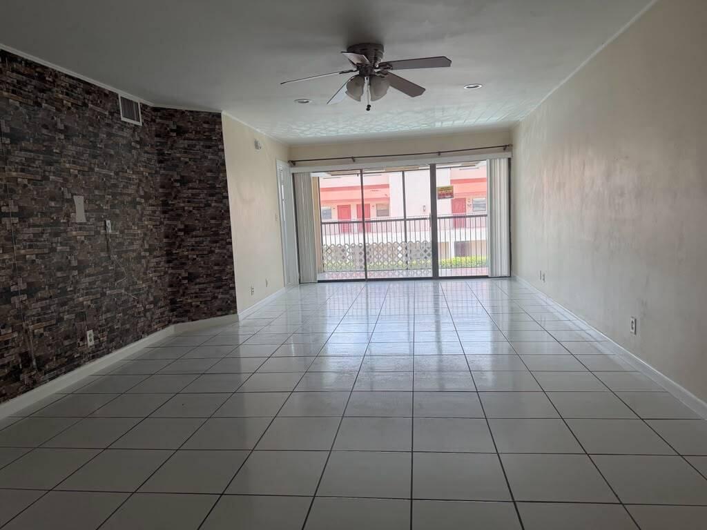 2977 Riverside Drive 202 Property Photo 11