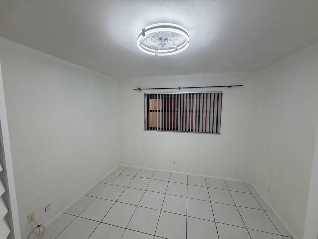 2977 Riverside Drive 202 Property Photo 16