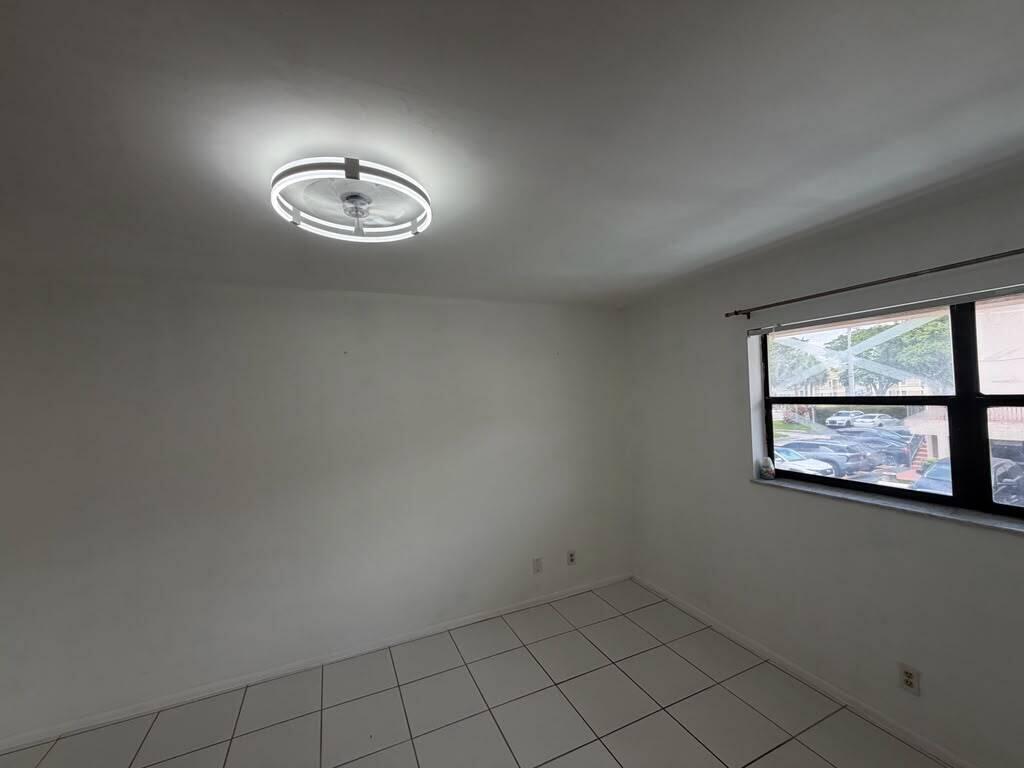 2977 Riverside Drive 202 Property Photo 19