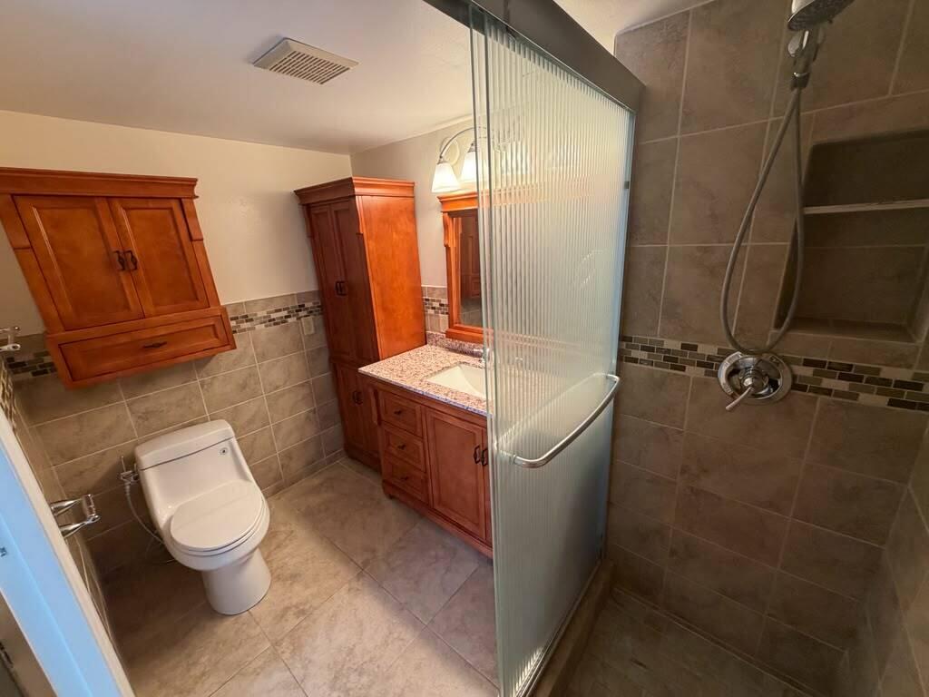 2977 Riverside Drive 202 Property Photo 20
