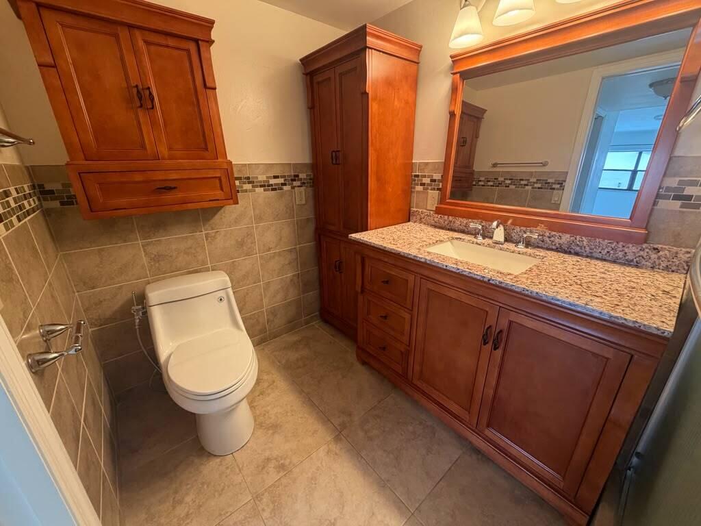 2977 Riverside Drive 202 Property Photo 21