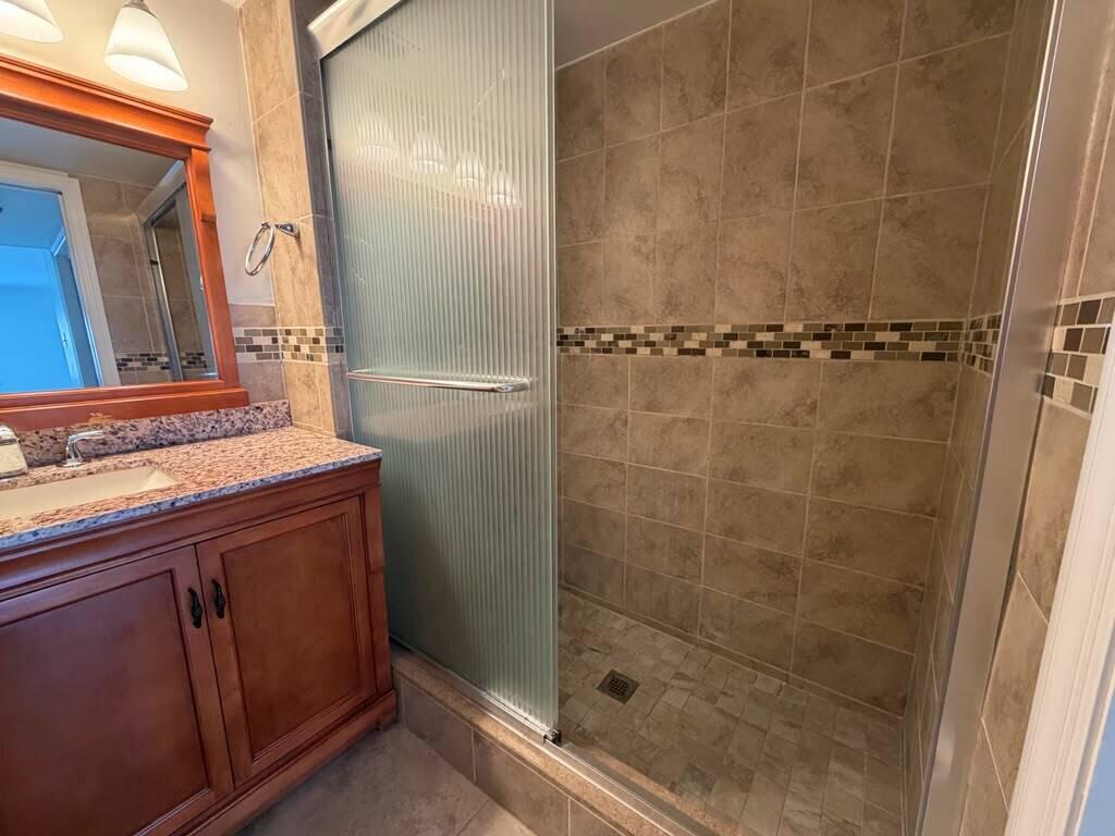 2977 Riverside Drive 202 Property Photo 22