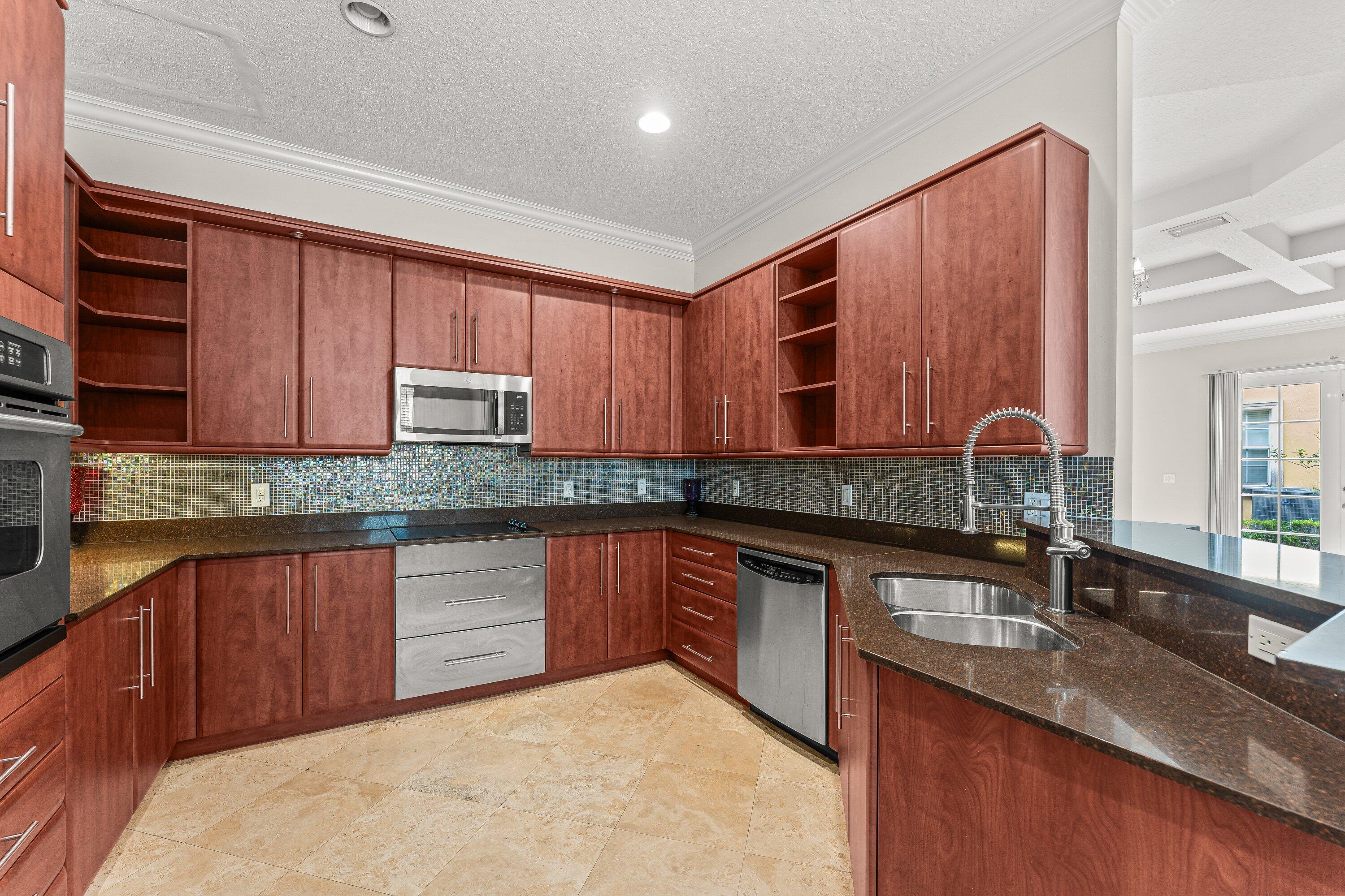 210 Ne 69th Circle Property Photo 5