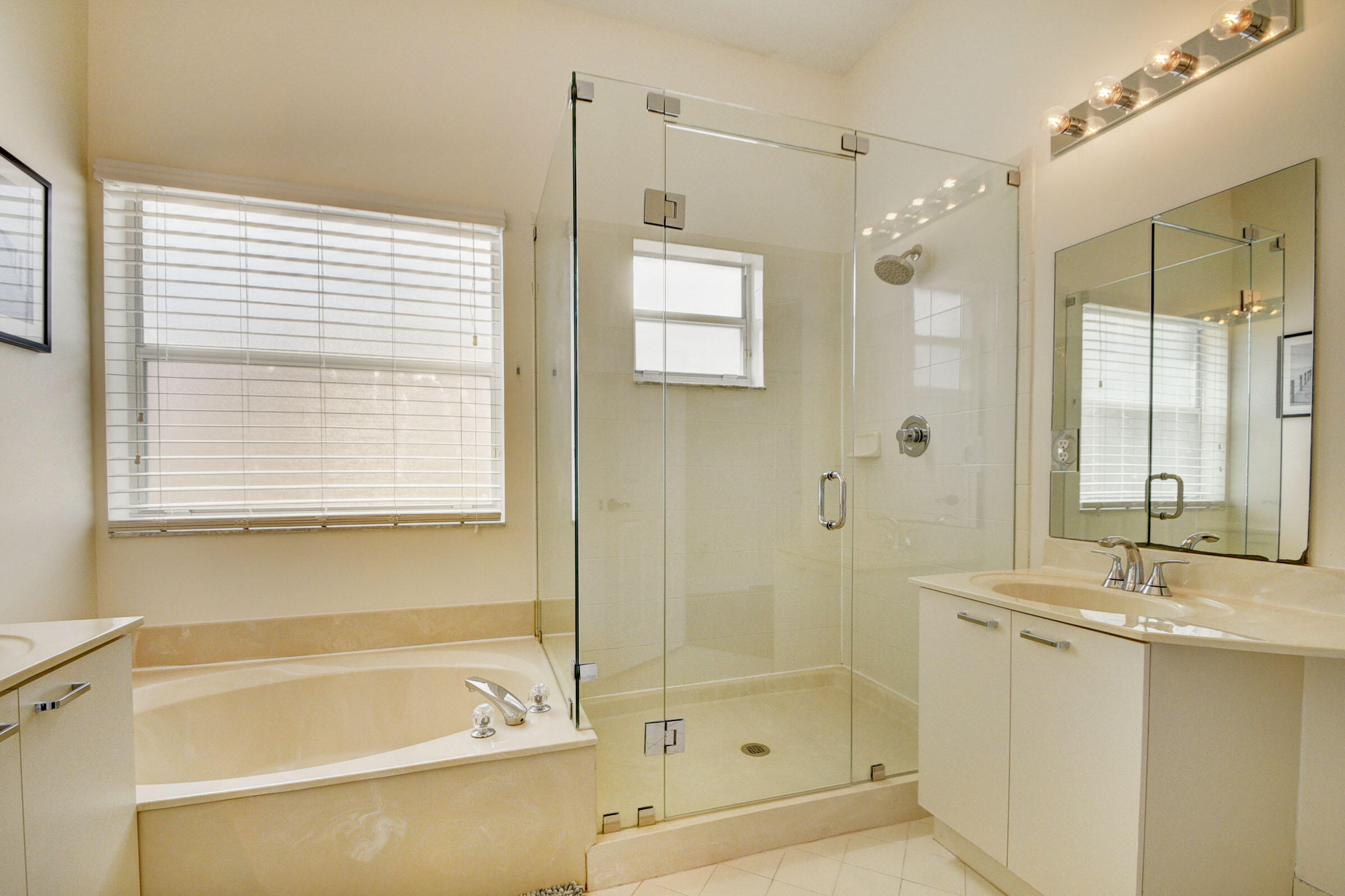 2418 Westmont Drive Property Photo 27