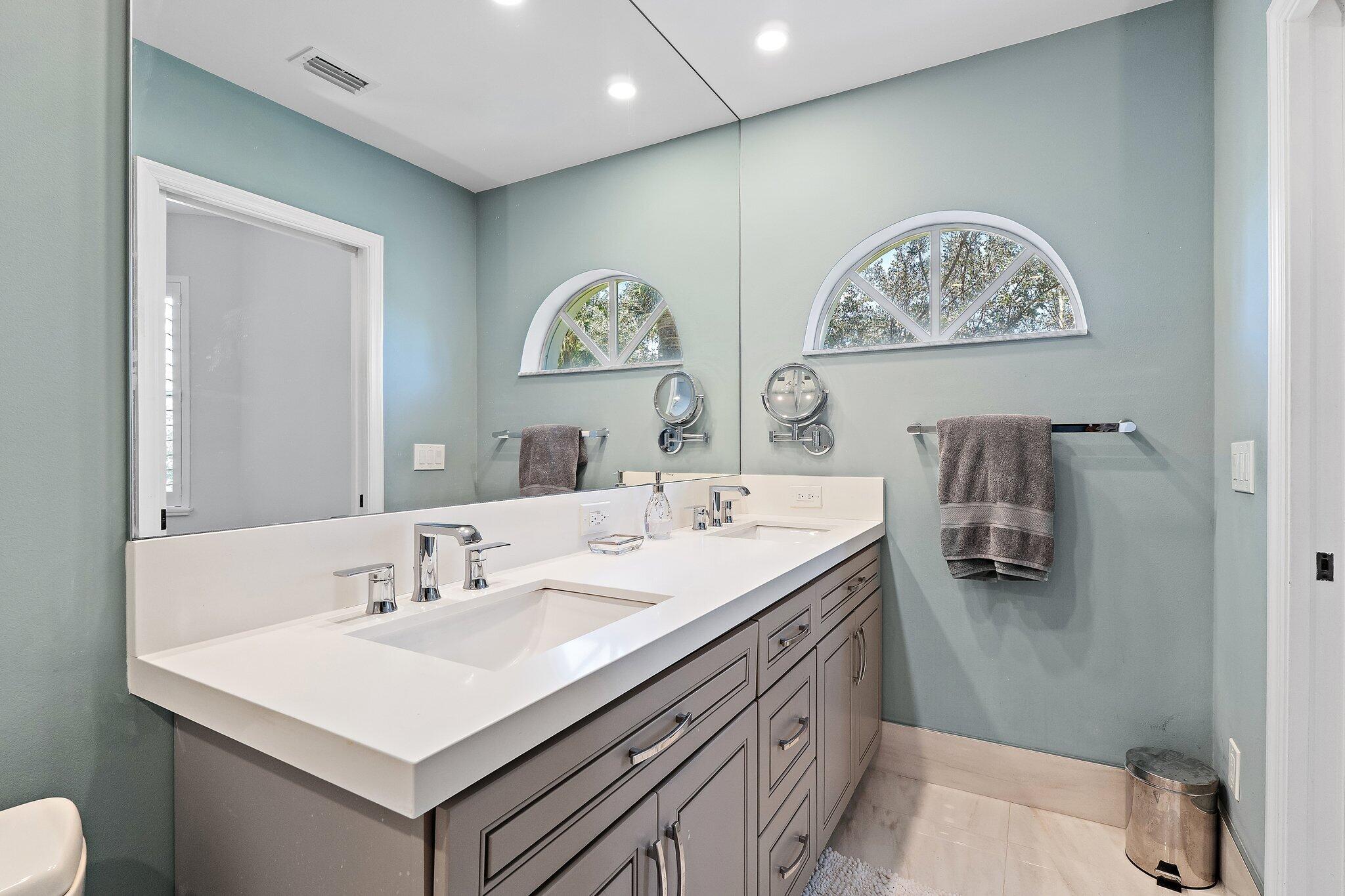B26036782 Property Photo 31