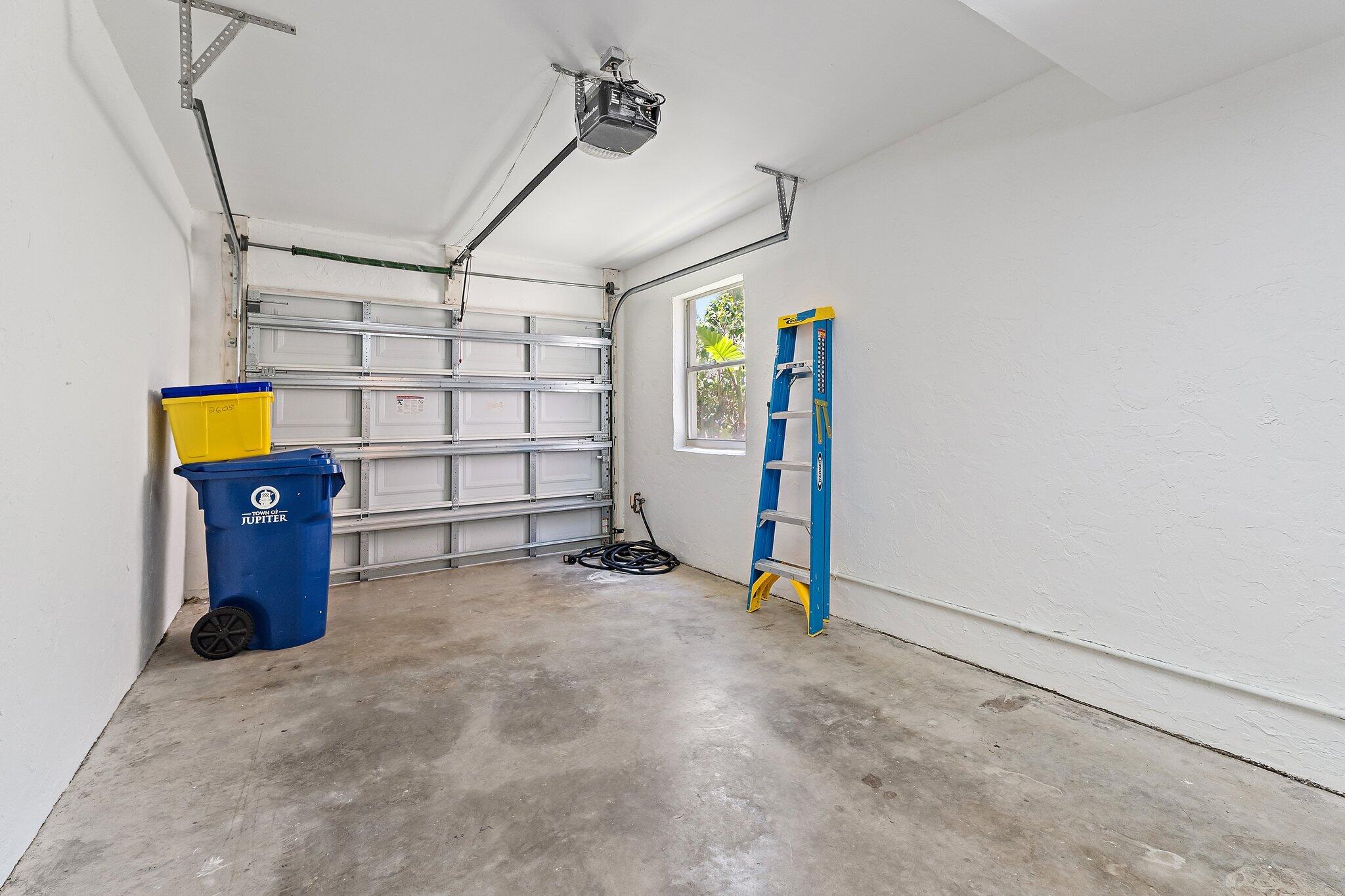 B26036782 Property Photo 36