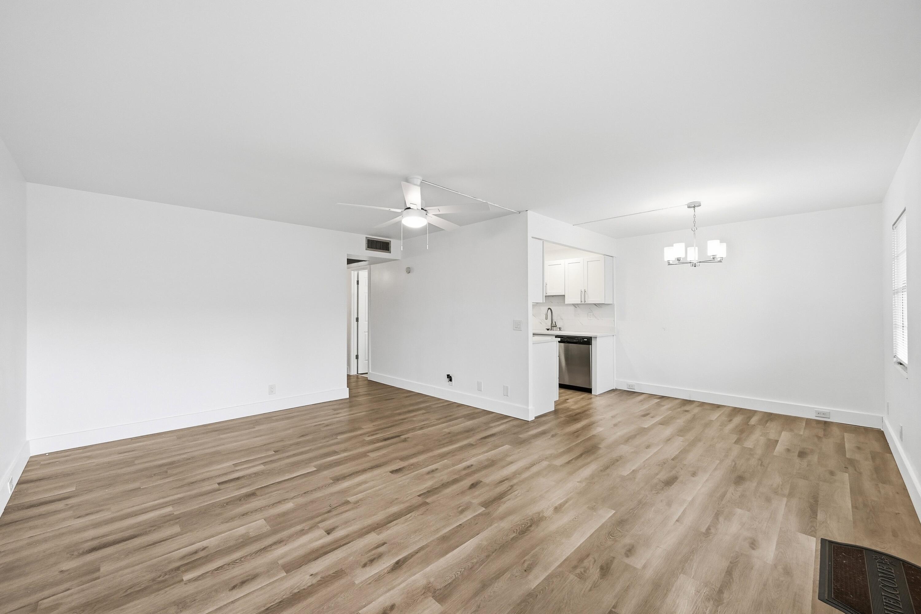 1043 Cornwall C Property Photo 4