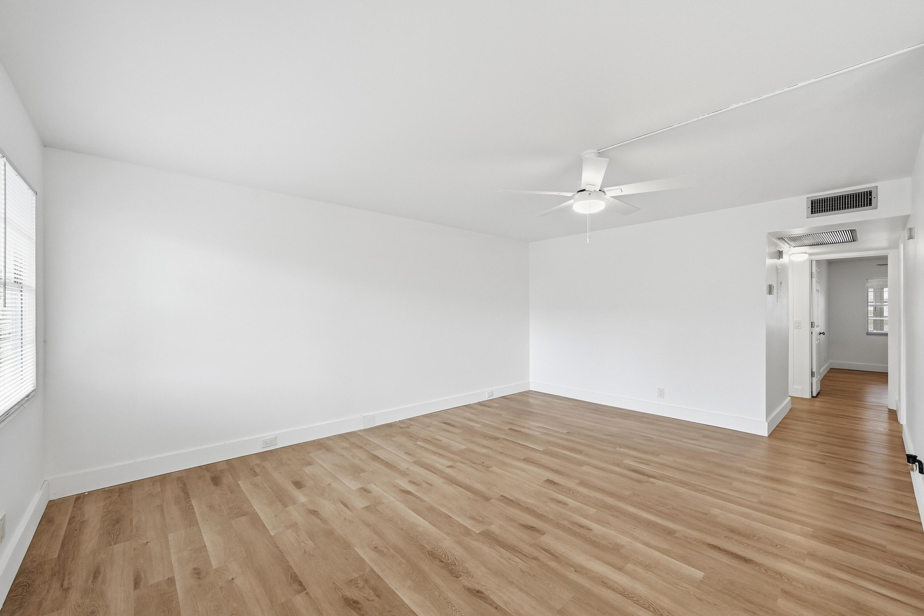 1043 Cornwall C Property Photo 5