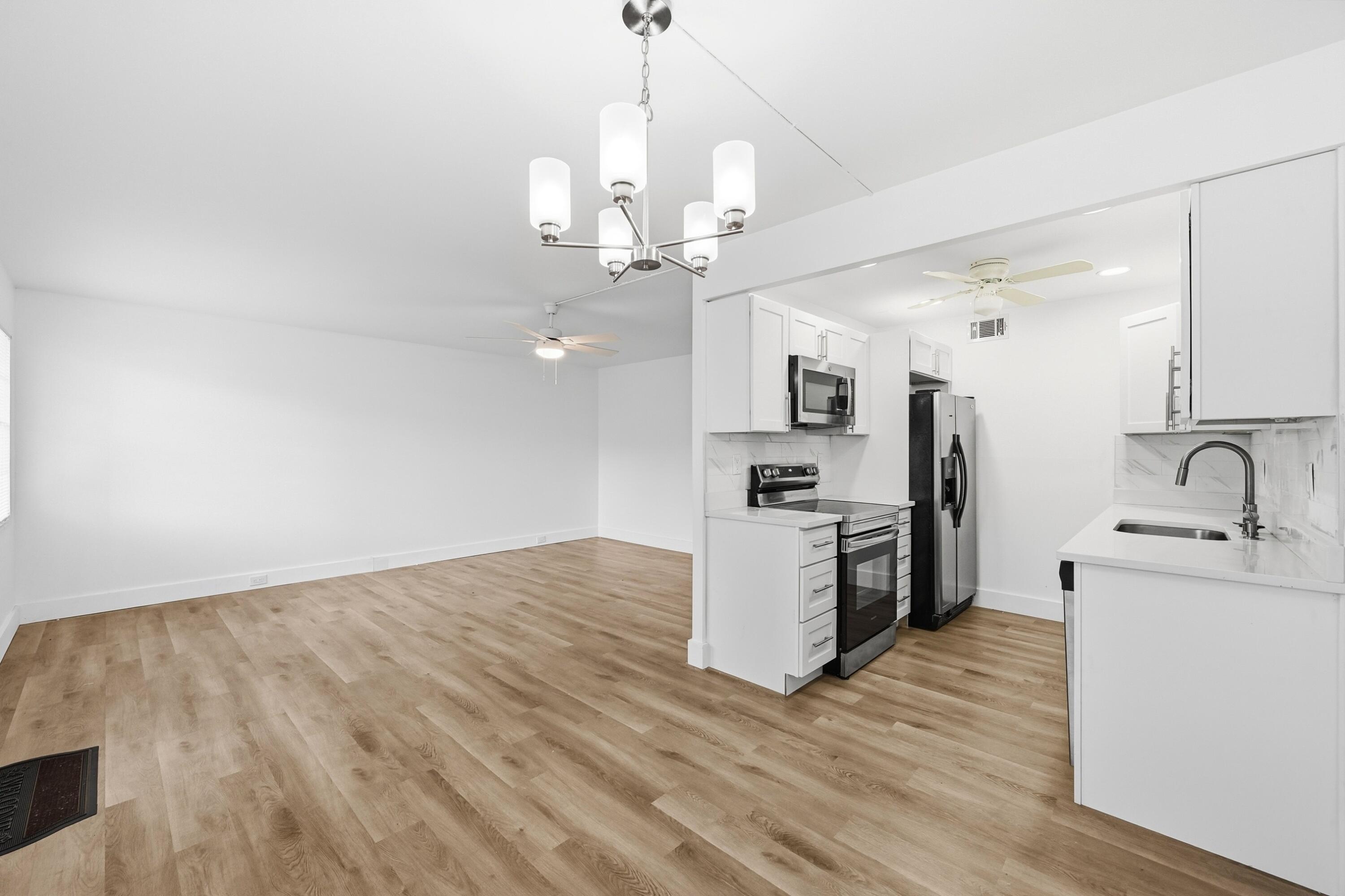 1043 Cornwall C Property Photo 7