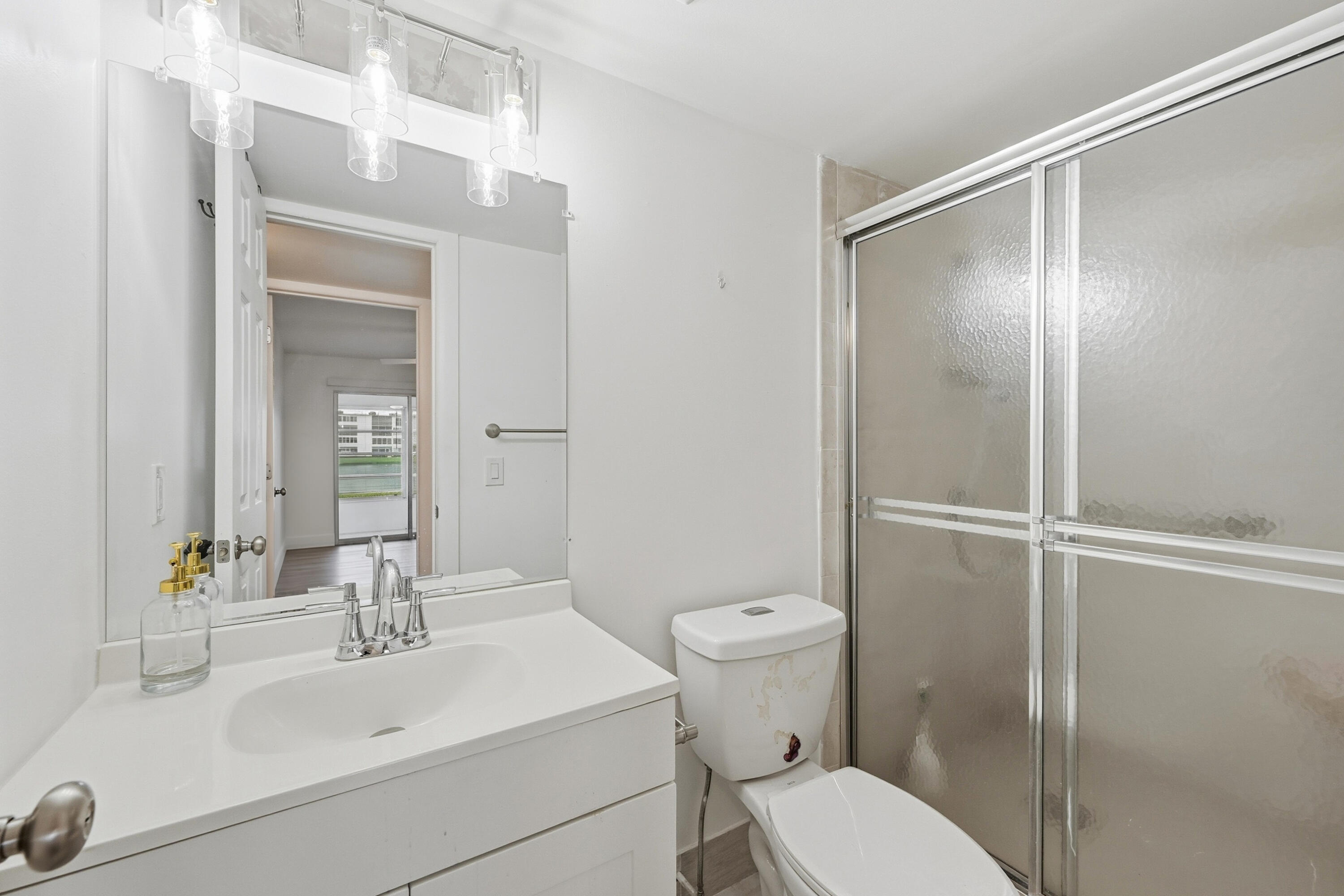 1043 Cornwall C Property Photo 15