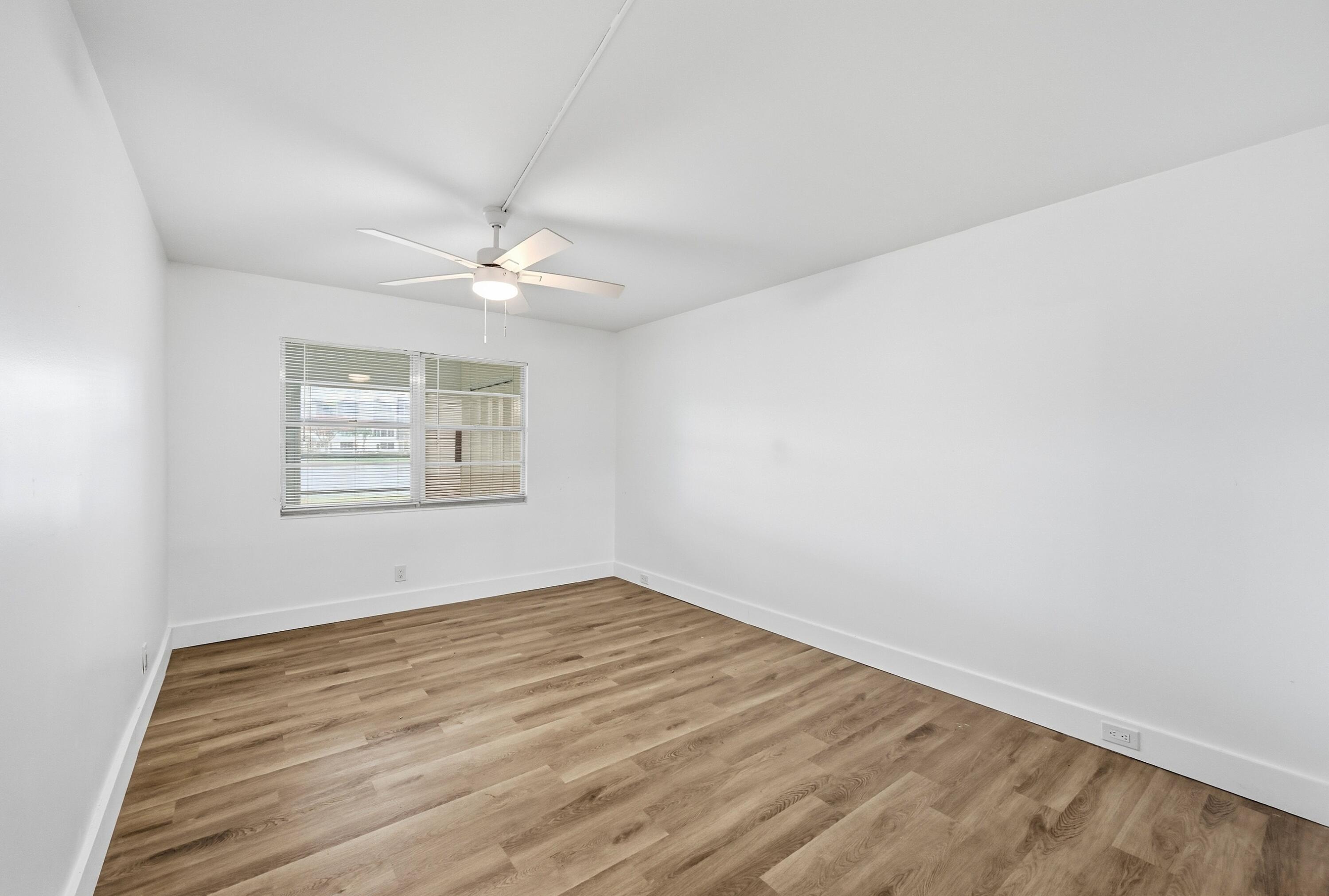 1043 Cornwall C Property Photo 16