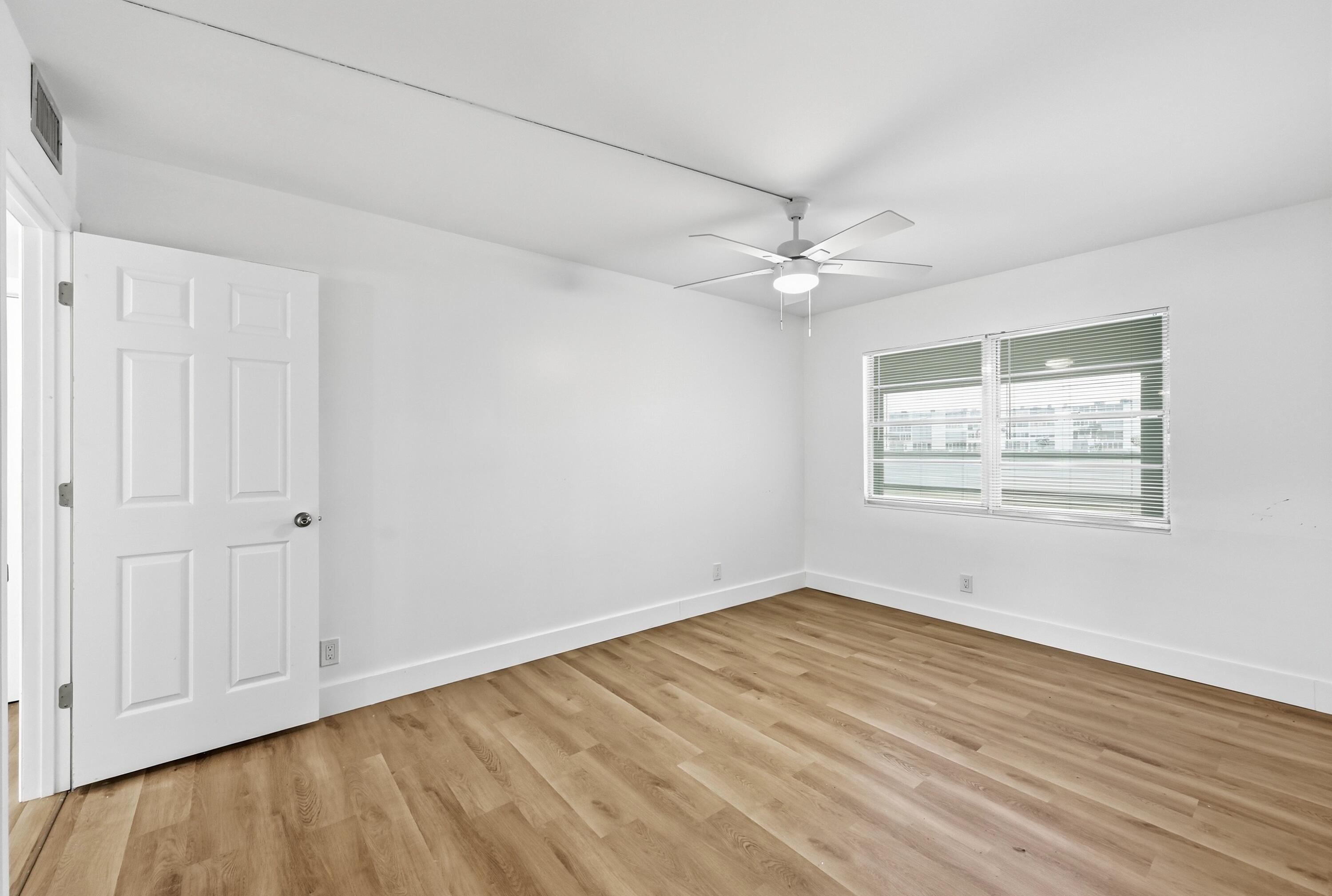 1043 Cornwall C Property Photo 17