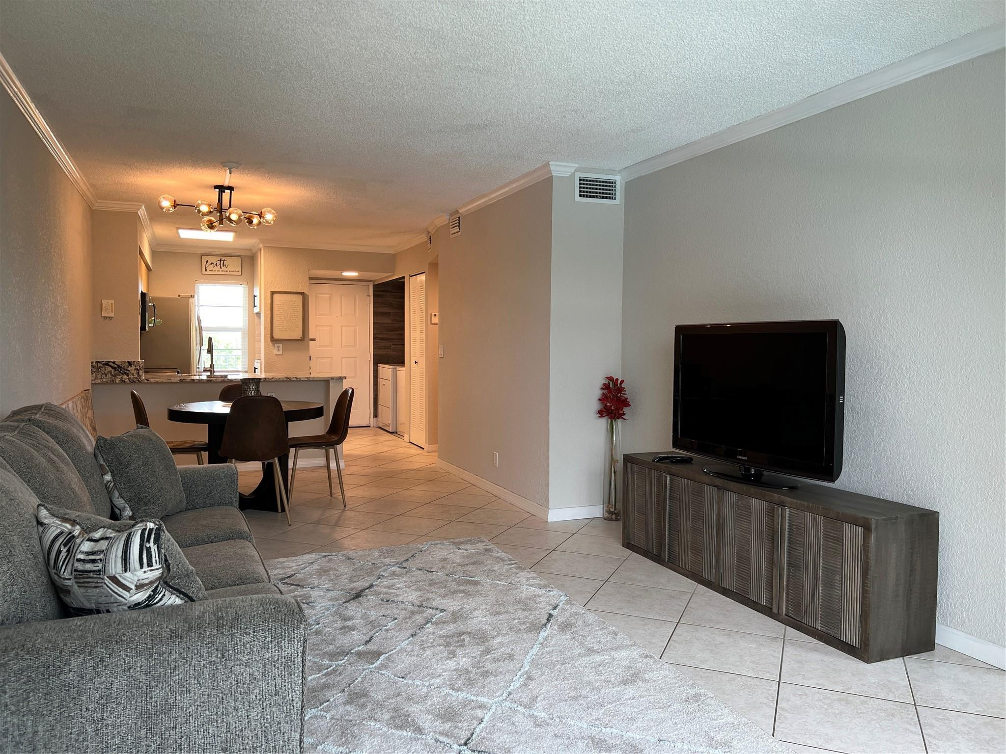 2220 N Cypress Bend Drive 301 Property Photo 3