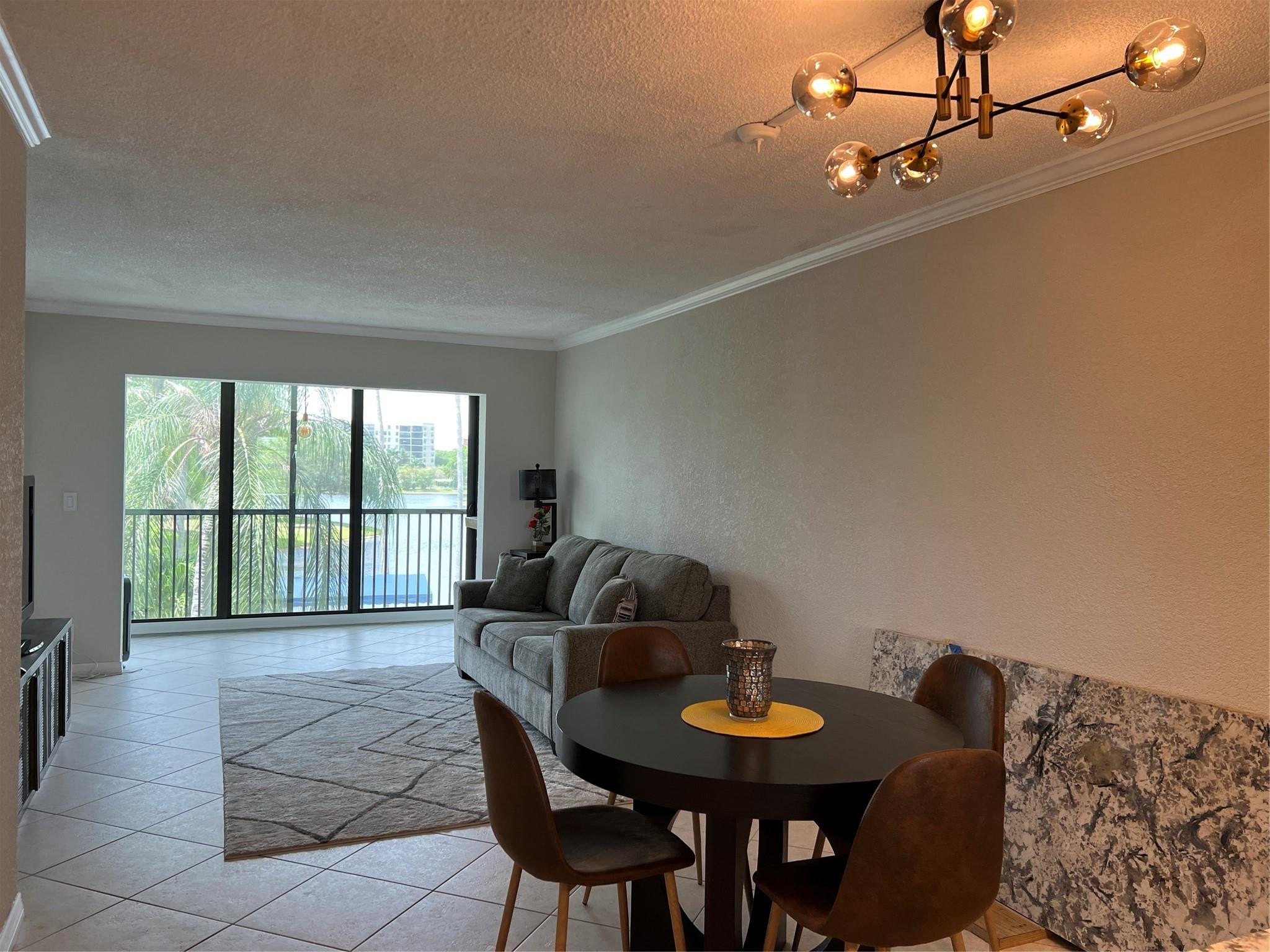 2220 N Cypress Bend Drive 301 Property Photo 4