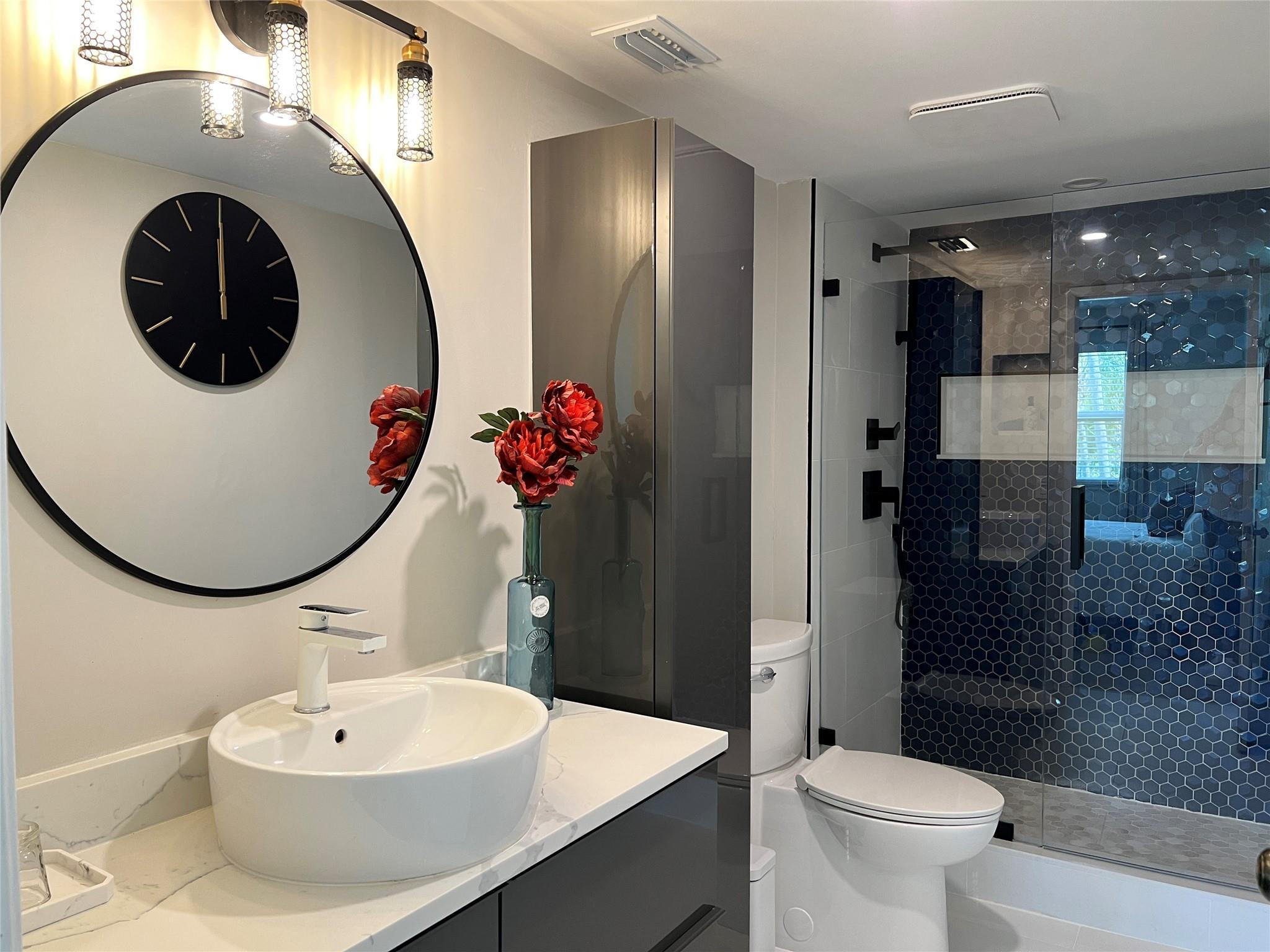 2220 N Cypress Bend Drive 301 Property Photo 13