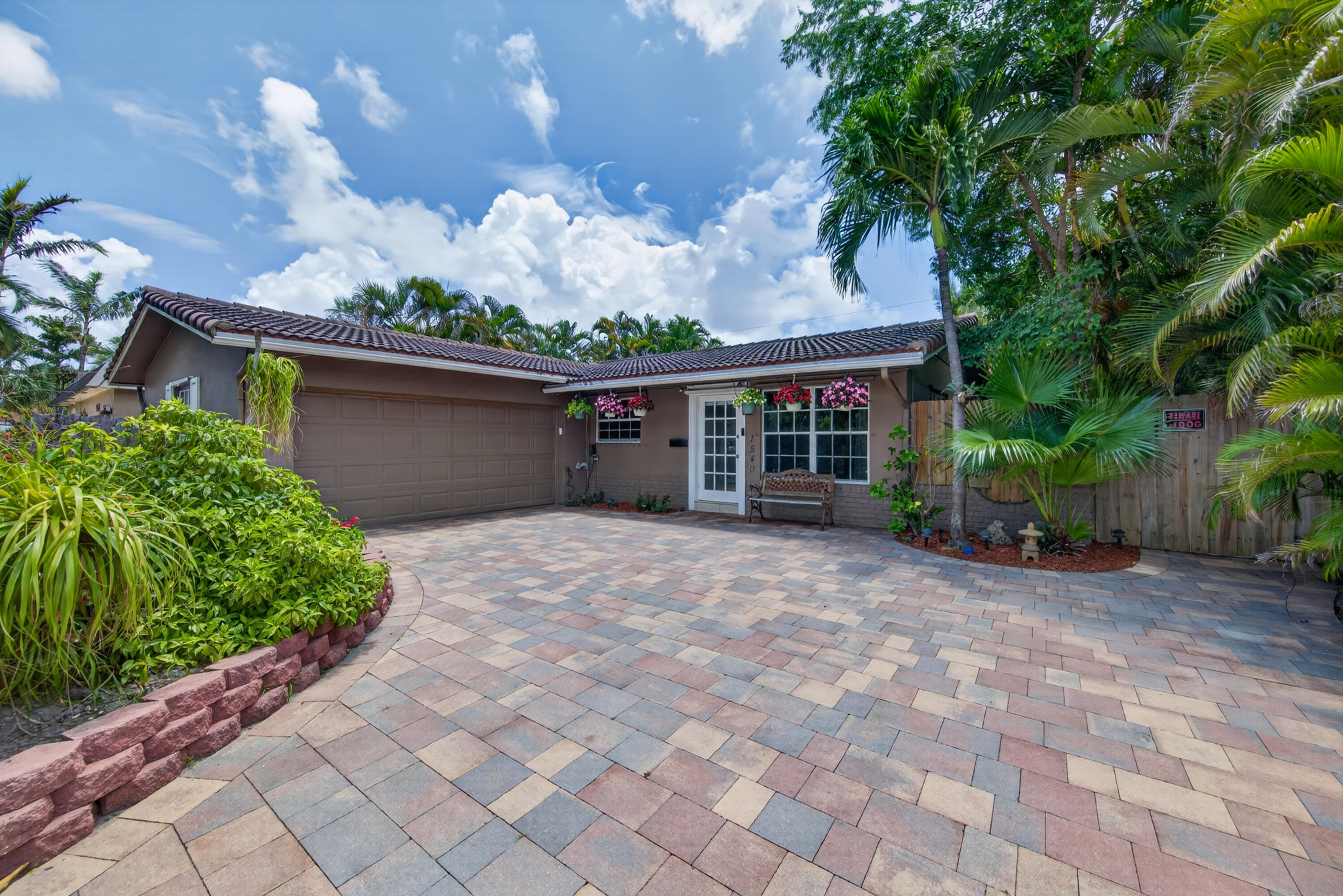 1540 NE 40th Street Property Photo 1