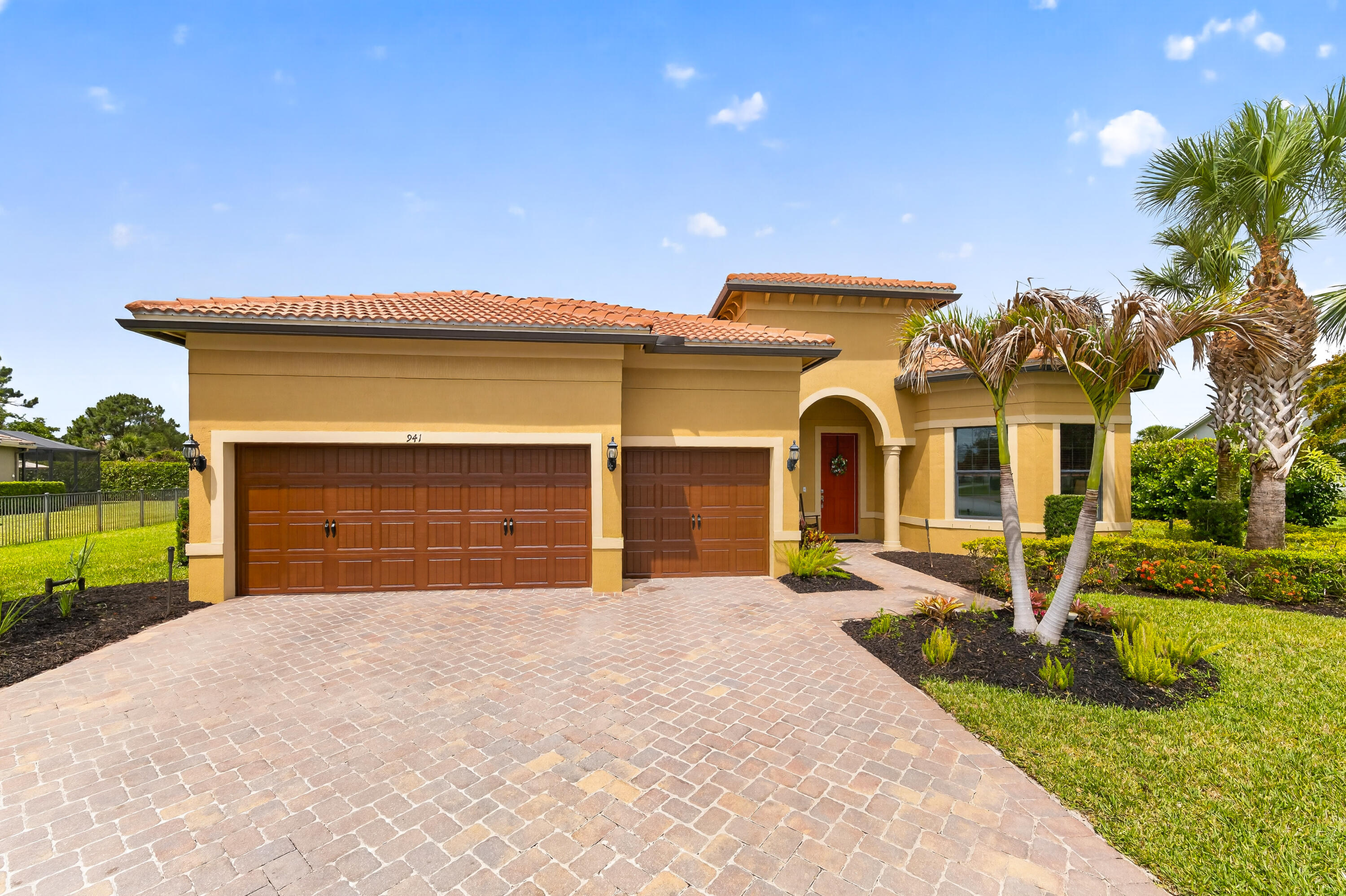 941 Sw Sea Green Street Property Photo 6