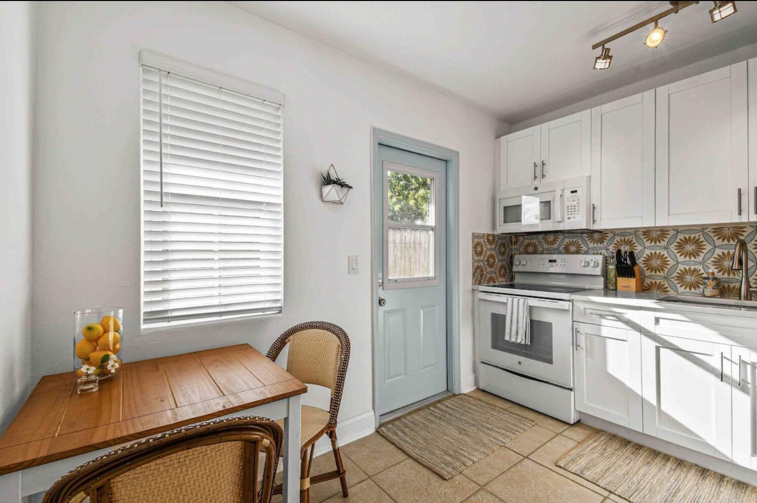 427 Conniston Road B Property Photo 3