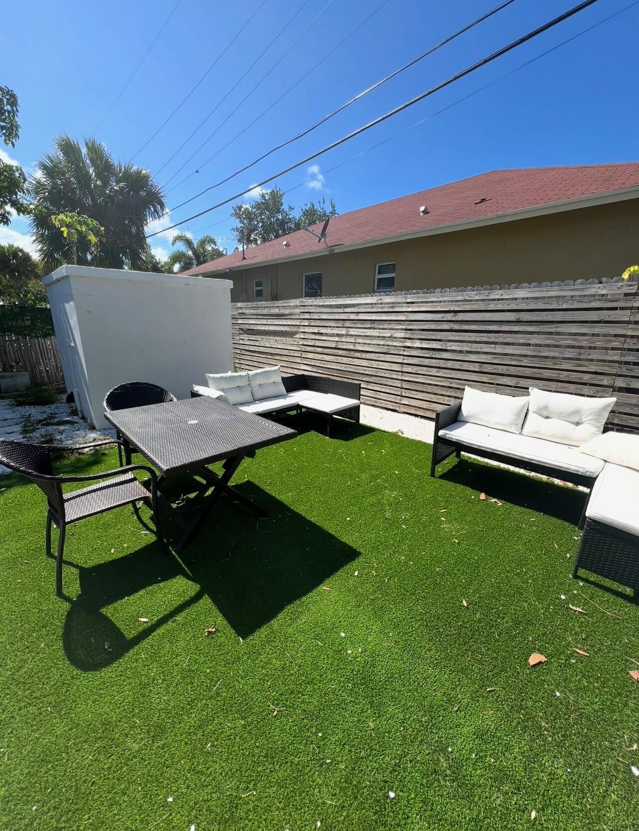427 Conniston Road B Property Photo 11
