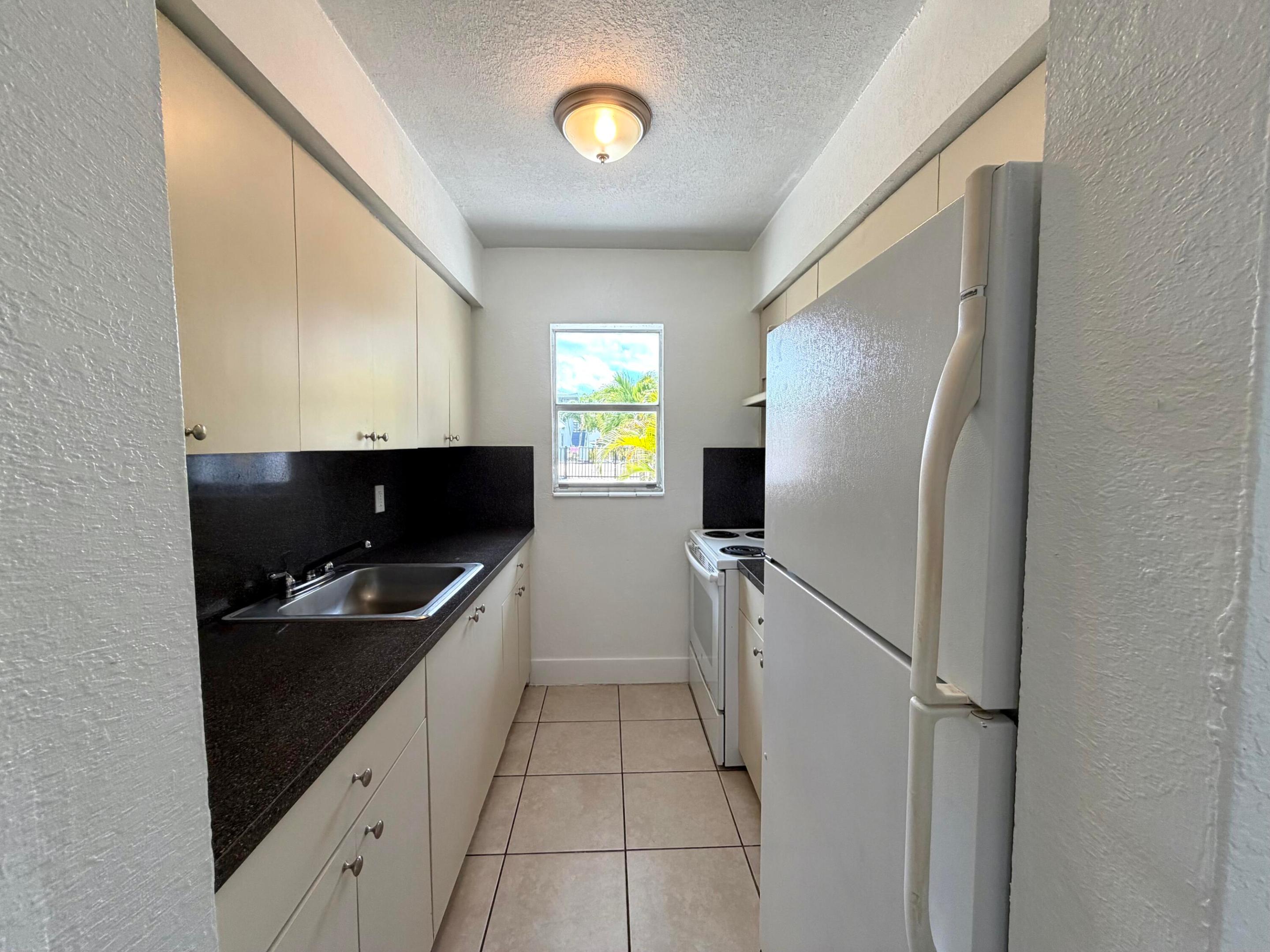 2127 Davie Boulevard 115 Property Photo 6