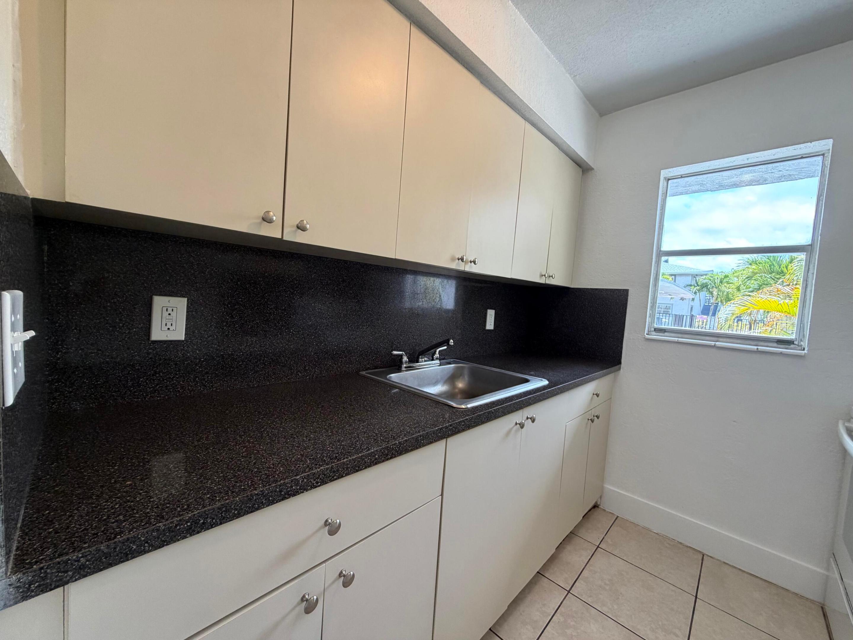 2127 Davie Boulevard 115 Property Photo 7