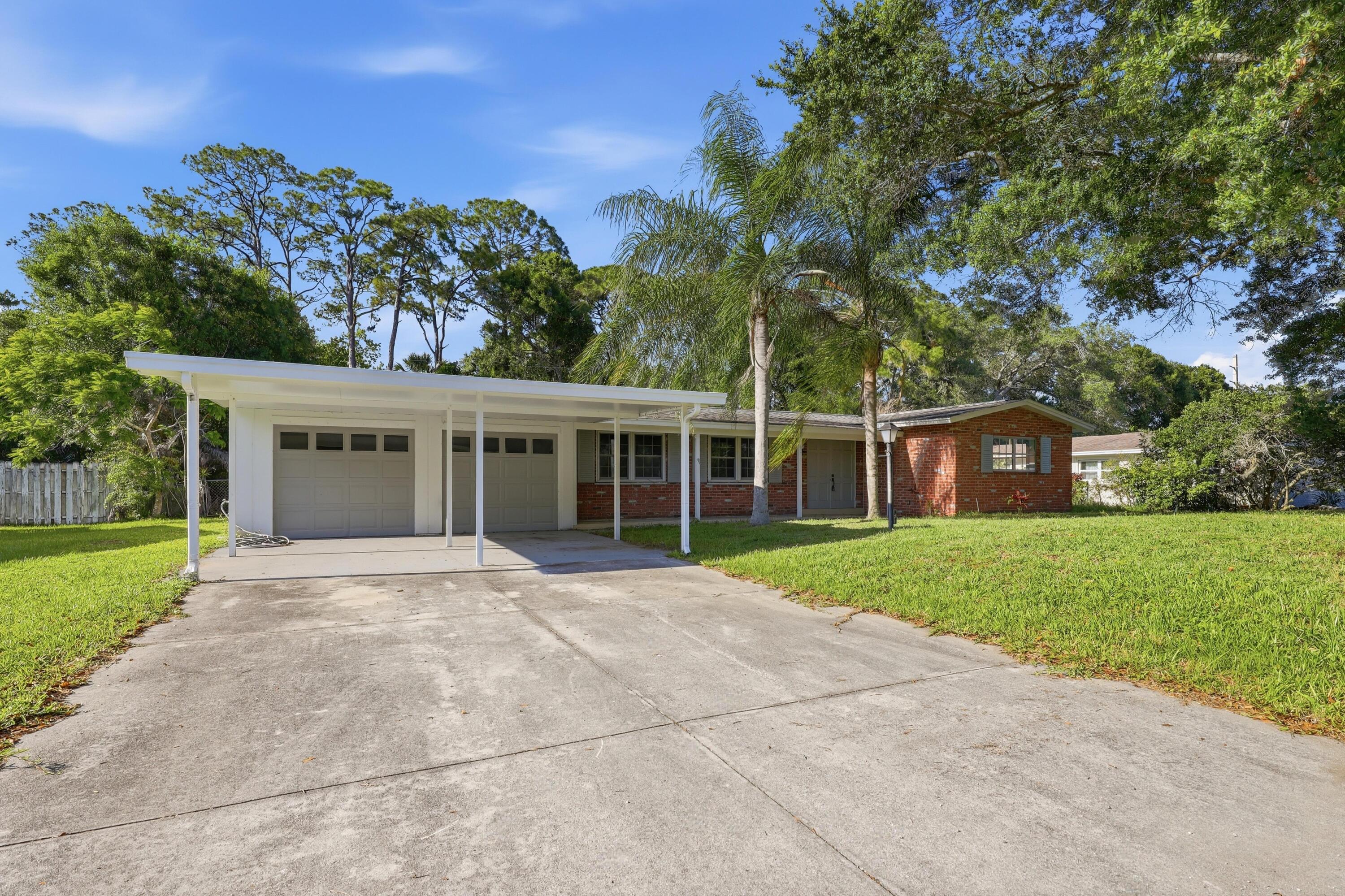 2726 6th Place Property Photo 2