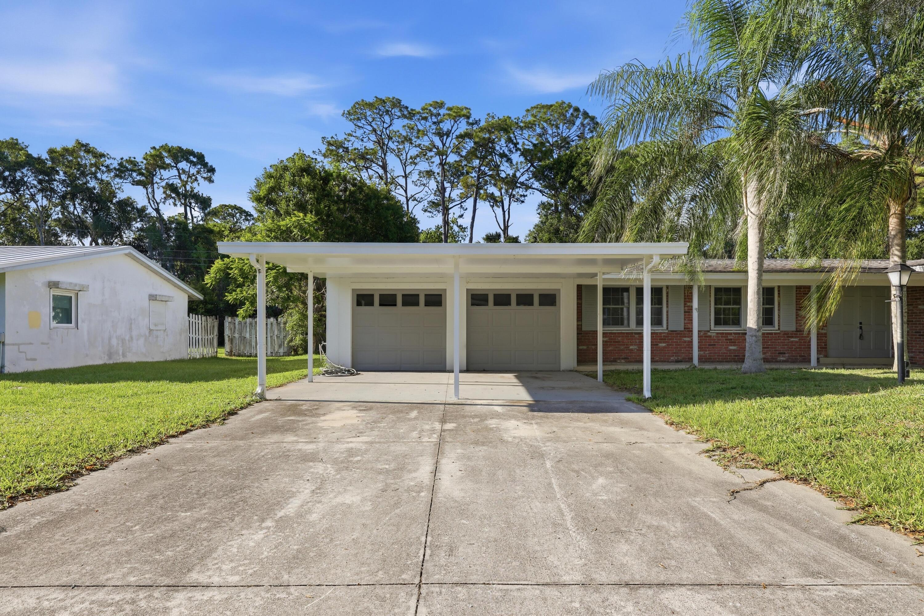 2726 6th Place Property Photo 3