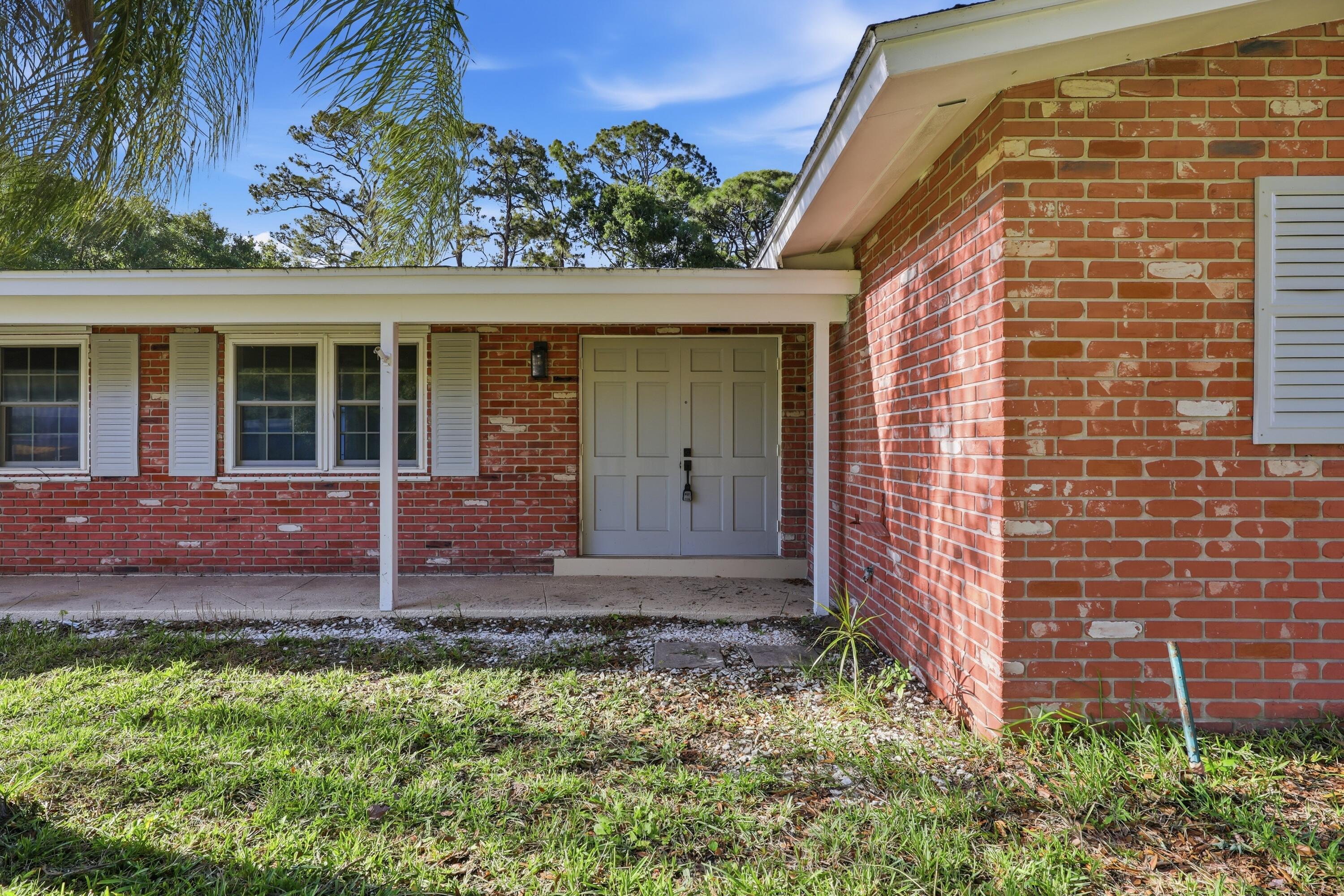 2726 6th Place Property Photo 4