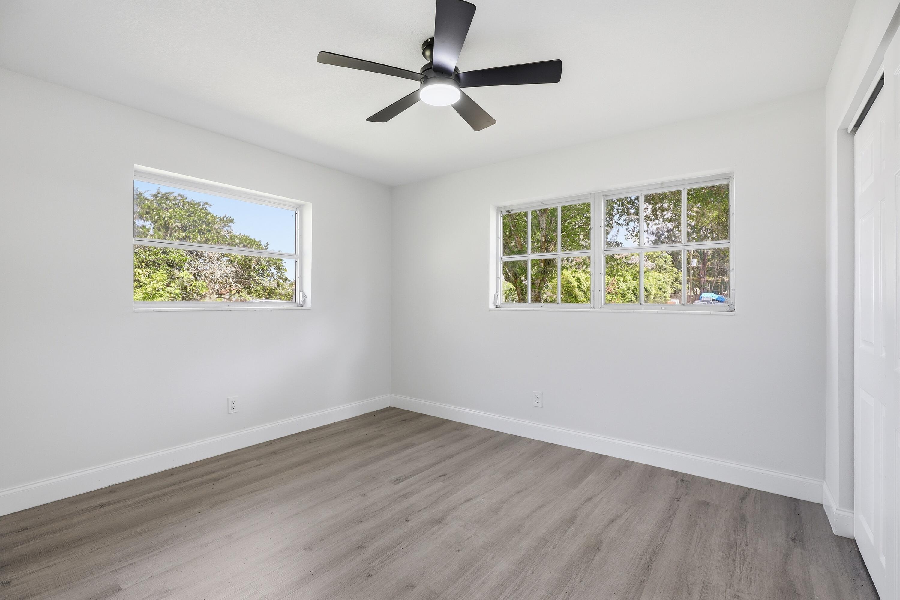 2726 6th Place Property Photo 9
