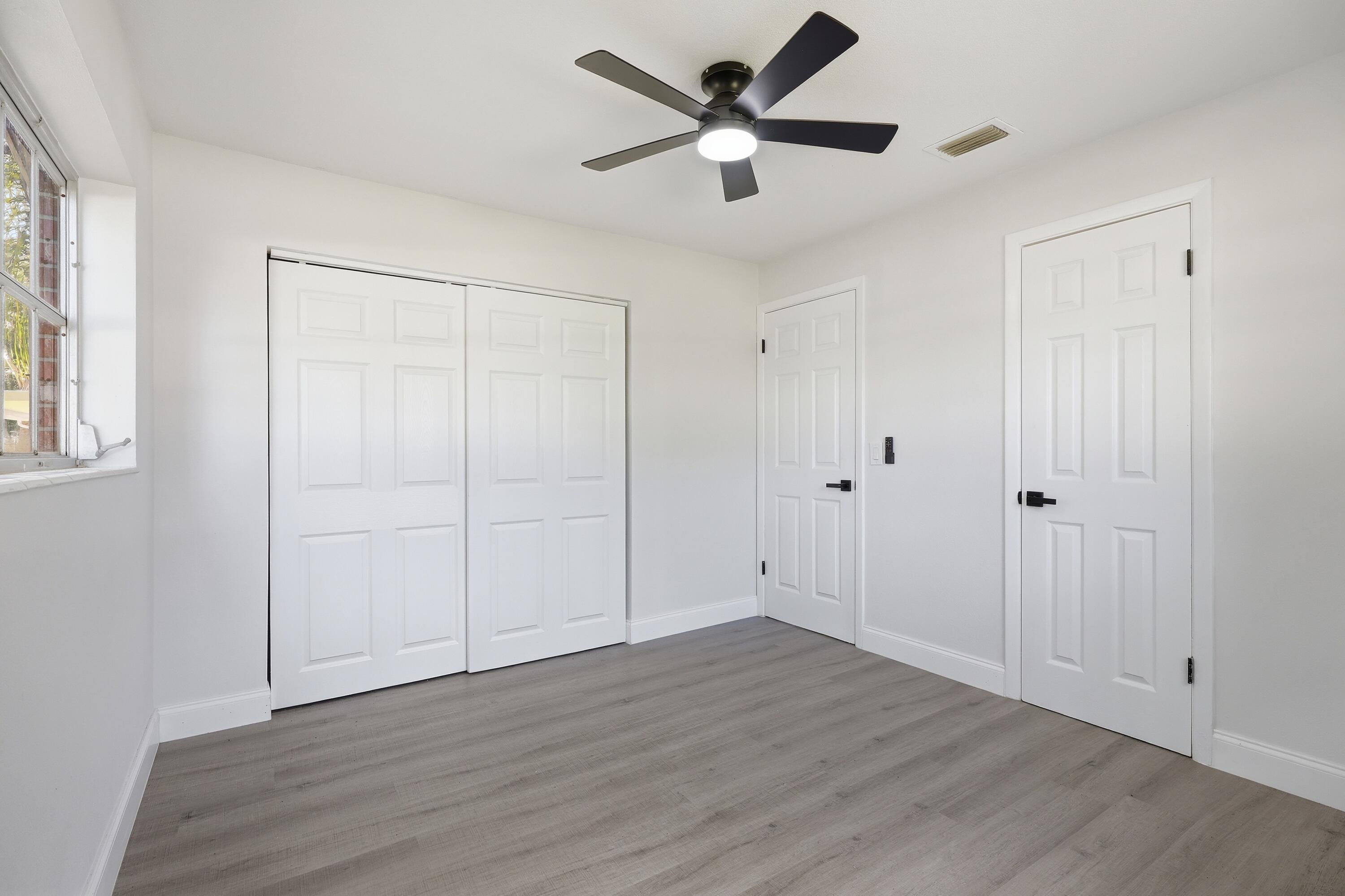 2726 6th Place Property Photo 10