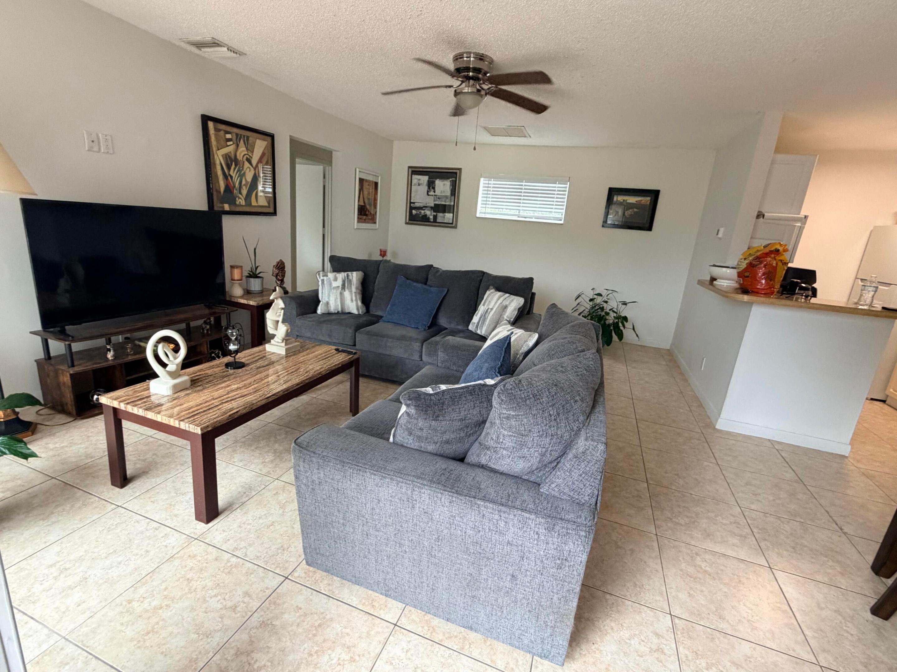 27 Crossings Circle H Property Photo 4
