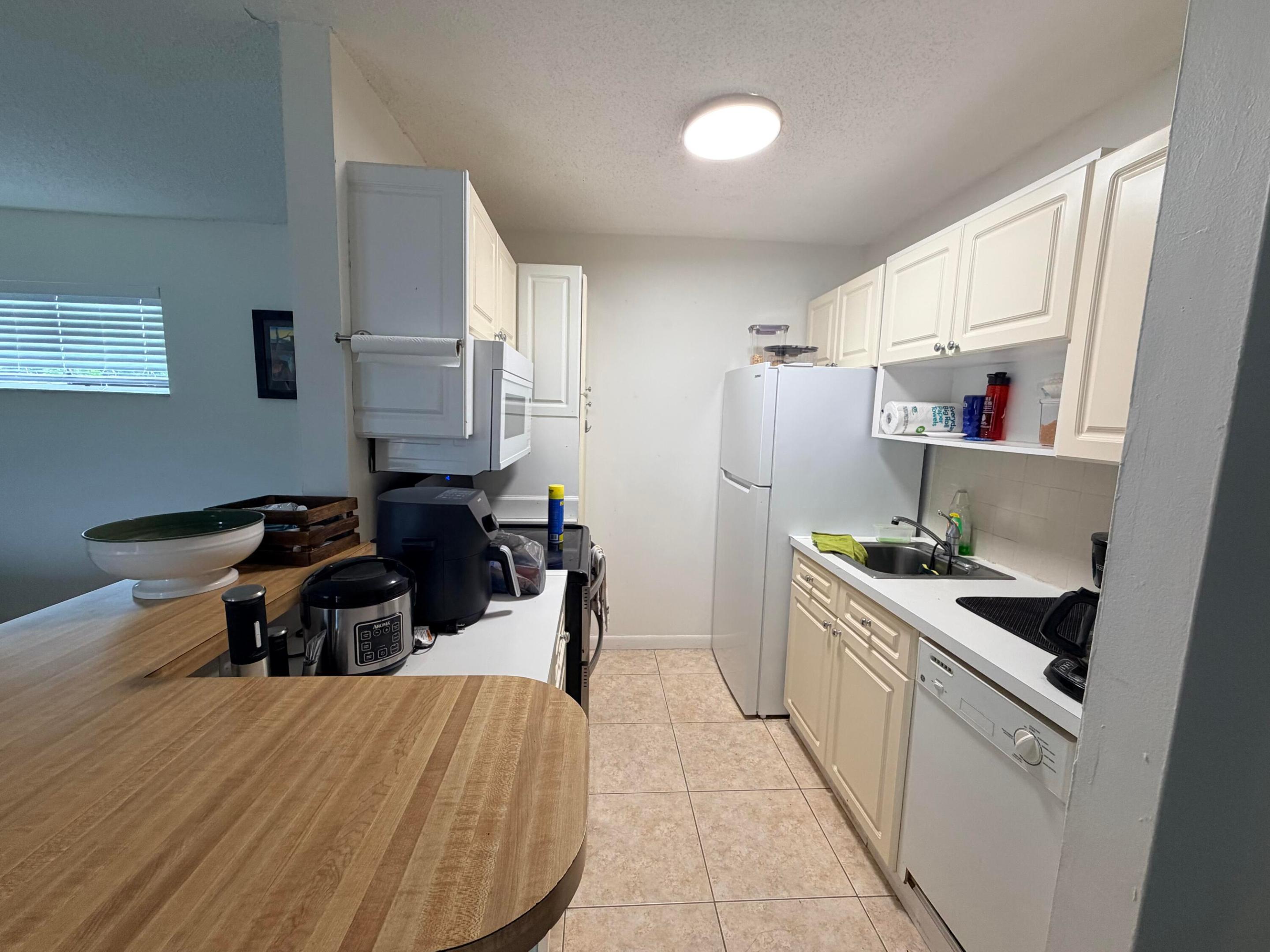 27 Crossings Circle H Property Photo 8