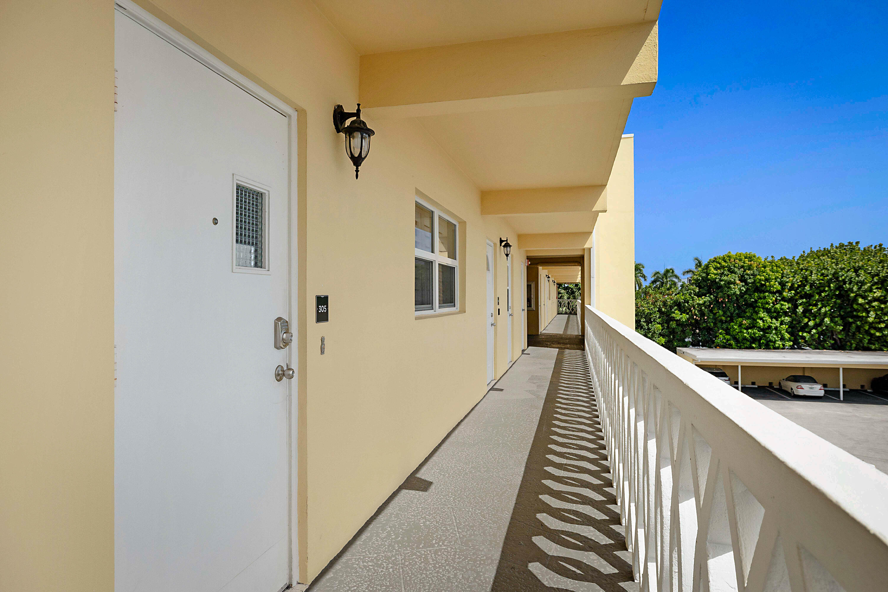 230 N Federal Highway 305 Property Photo 2