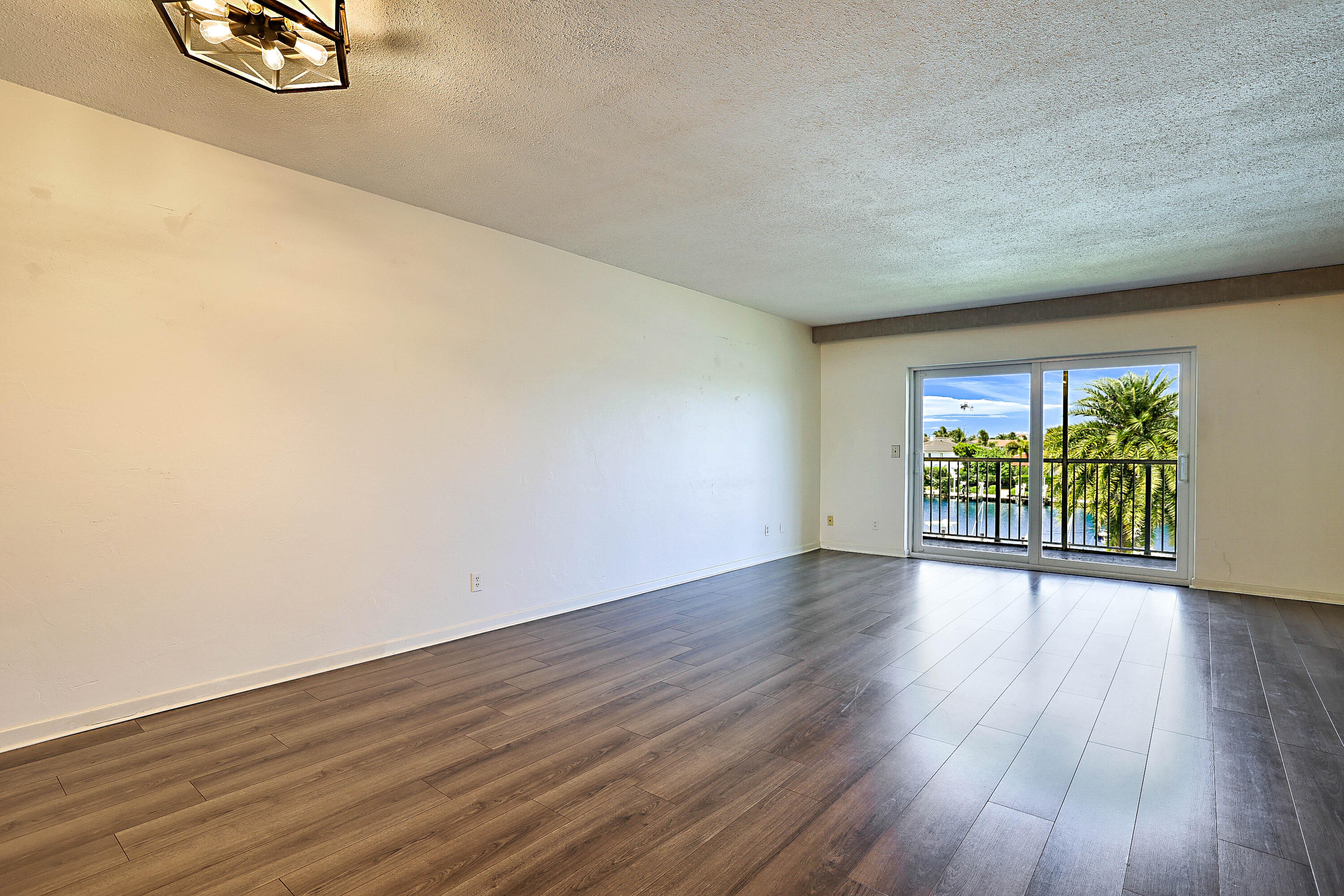 230 N Federal Highway 305 Property Photo 7