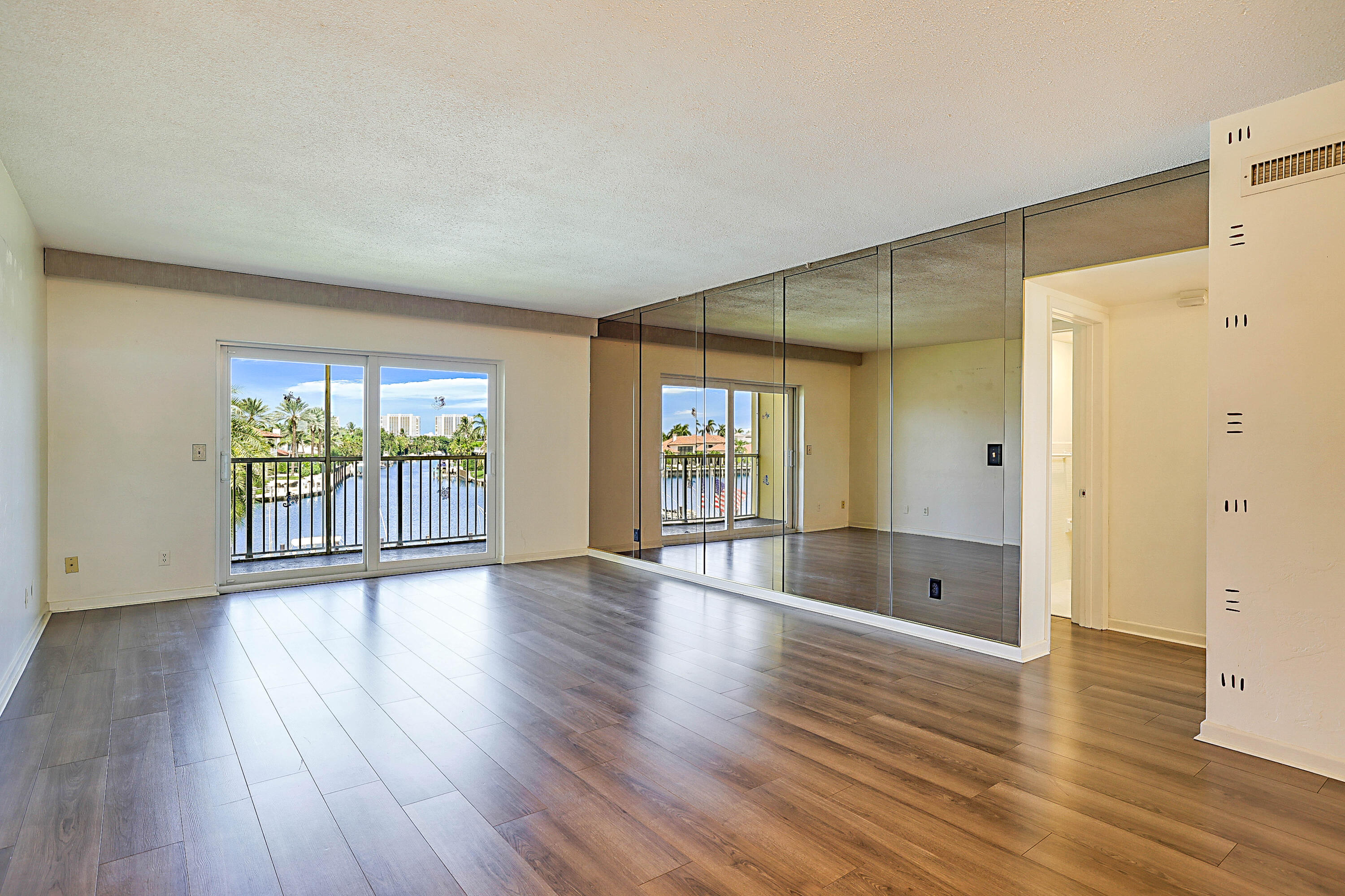 230 N Federal Highway 305 Property Photo 8