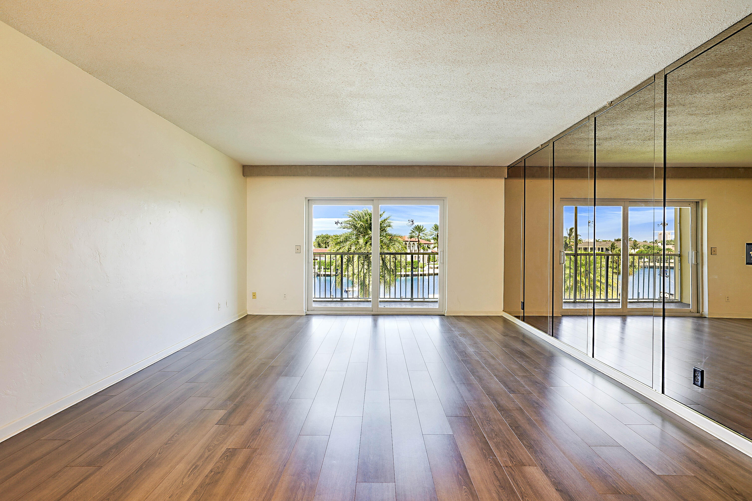 230 N Federal Highway 305 Property Photo 9