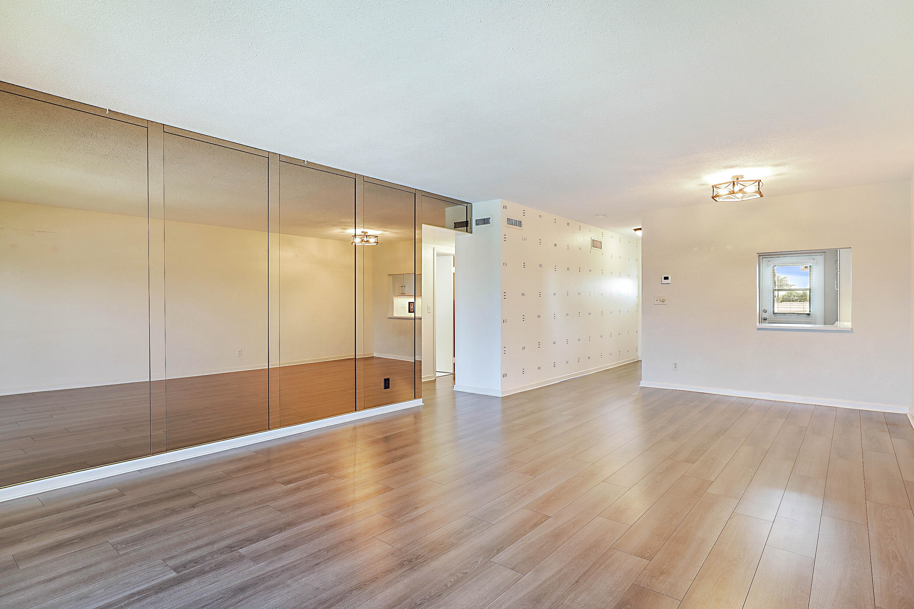 230 N Federal Highway 305 Property Photo 11