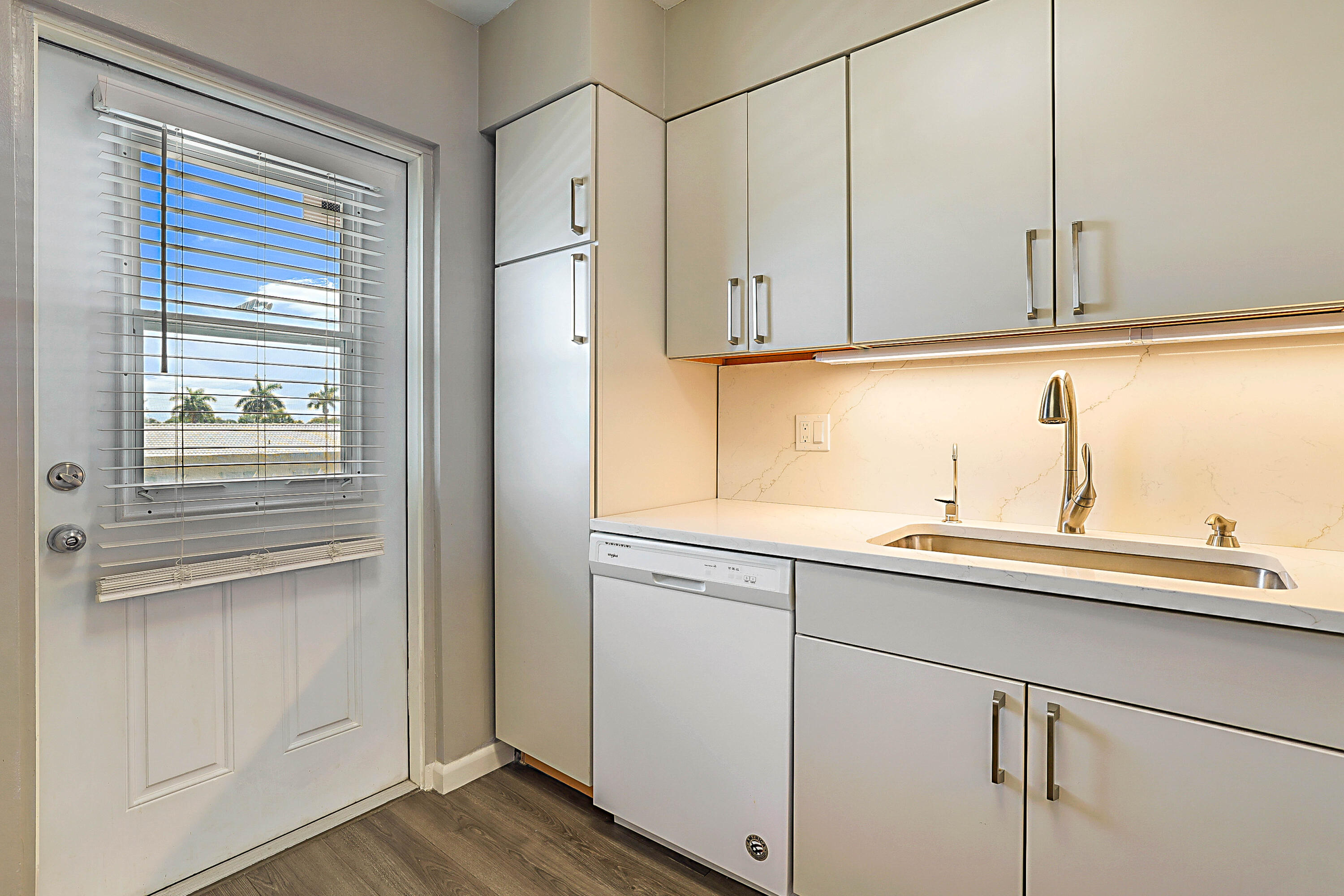 230 N Federal Highway 305 Property Photo 22